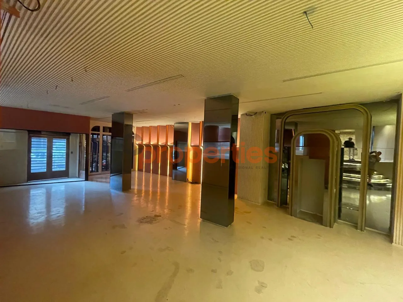 Restaurant for Rent in Saifi Village