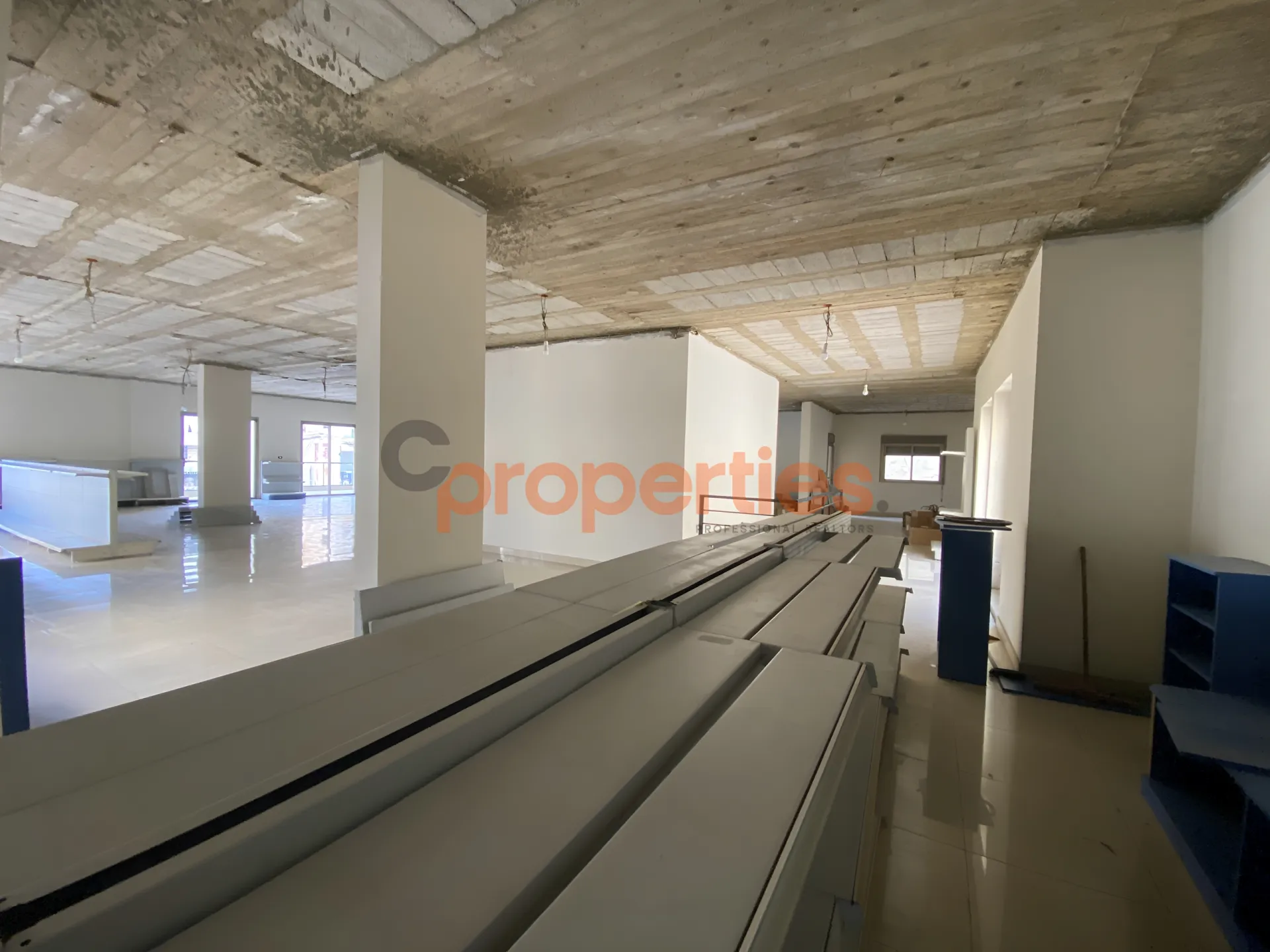 Showroom for Sale in Hazmieh