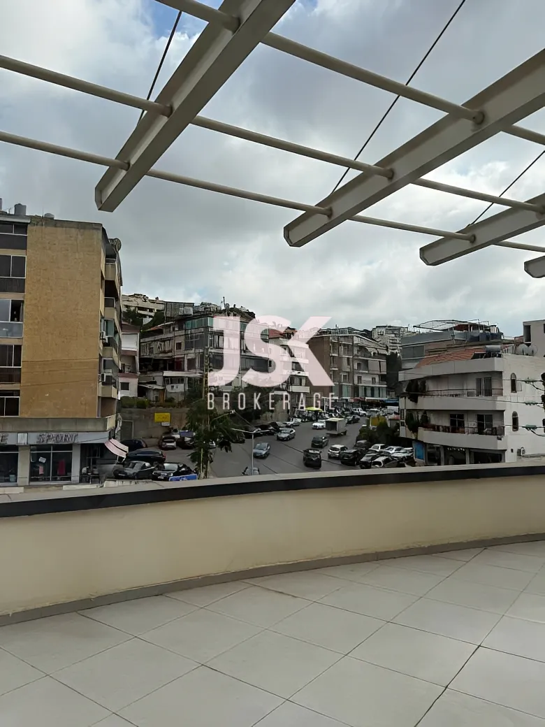 Office for sale in Mazraat Yachoua