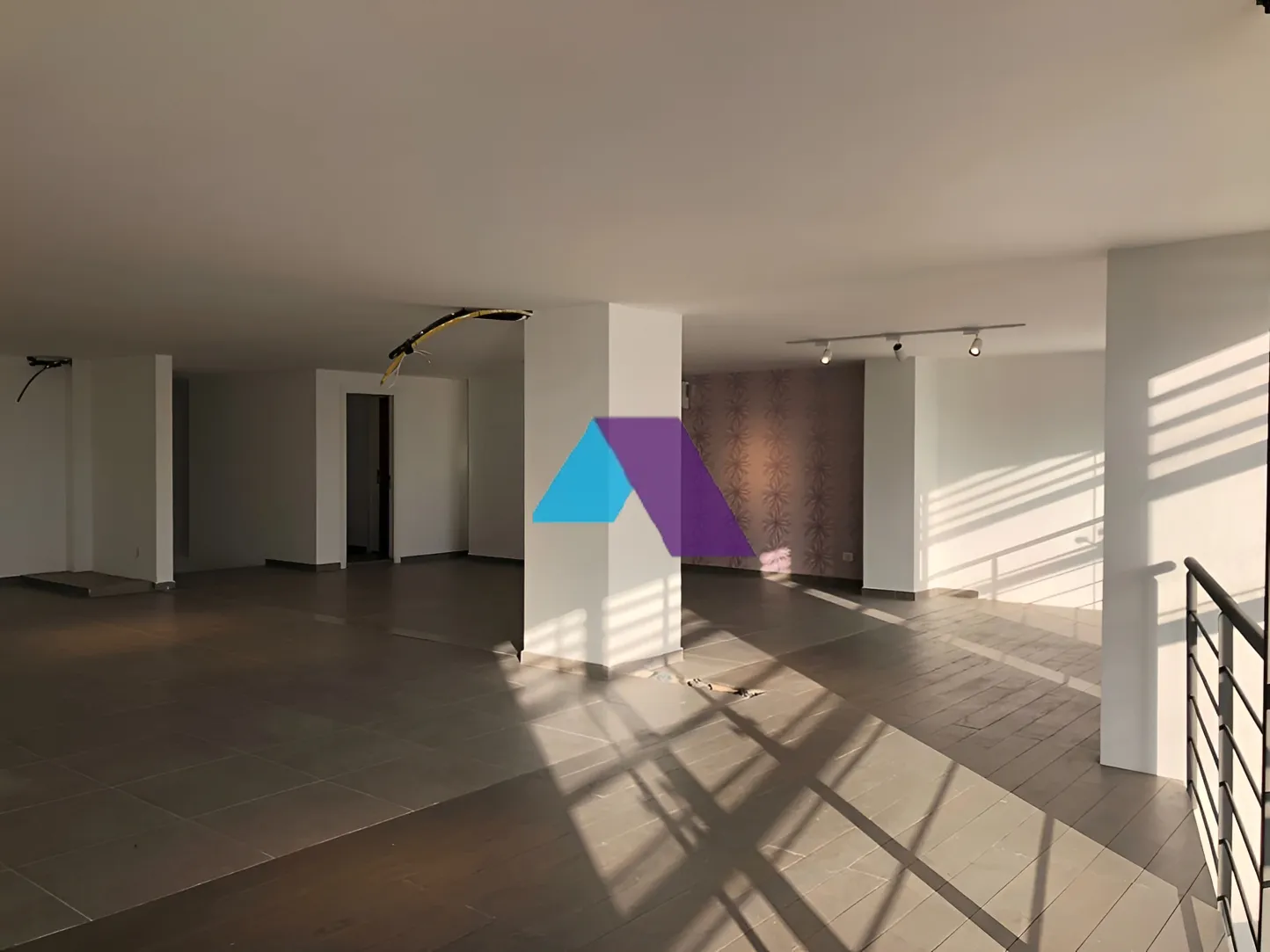 Showroom for rent in Jbeil