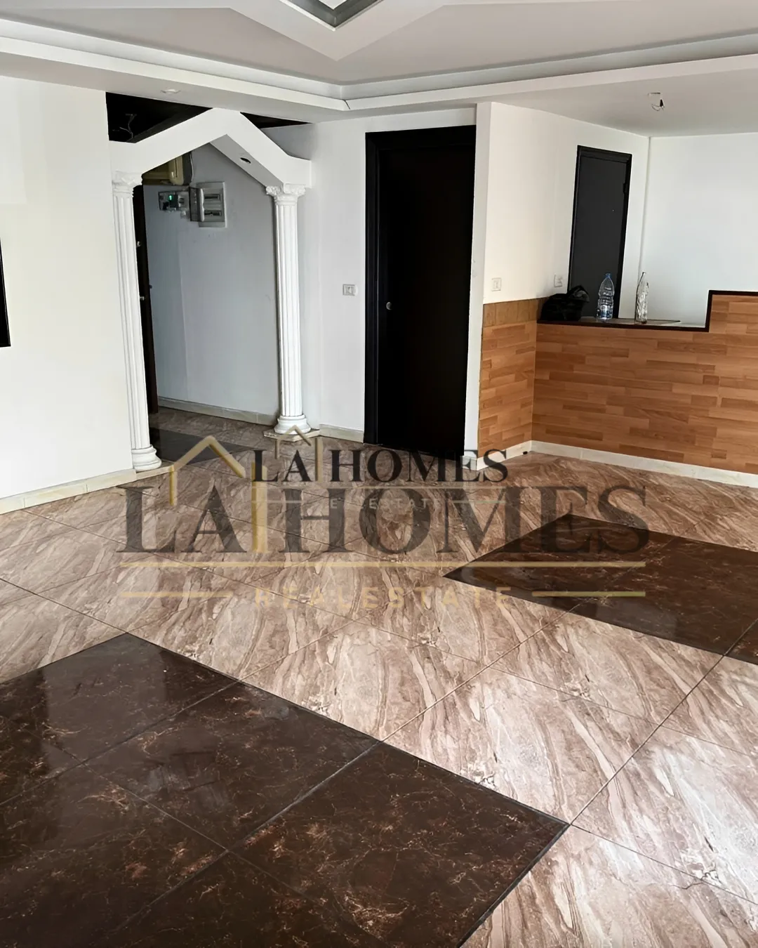 Showroom for sale in Jdeideh