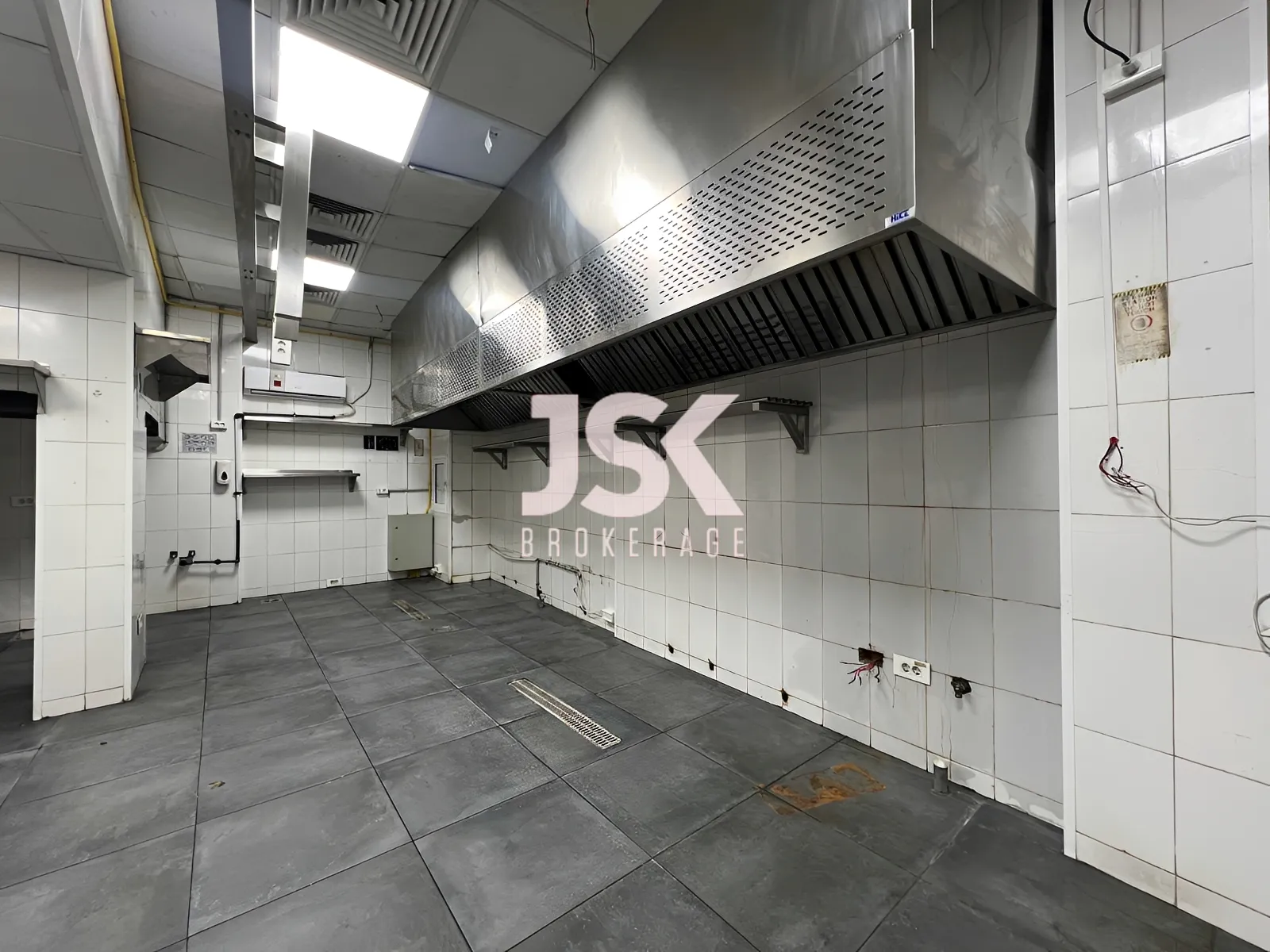 Restaurant for rent in Saifi Village