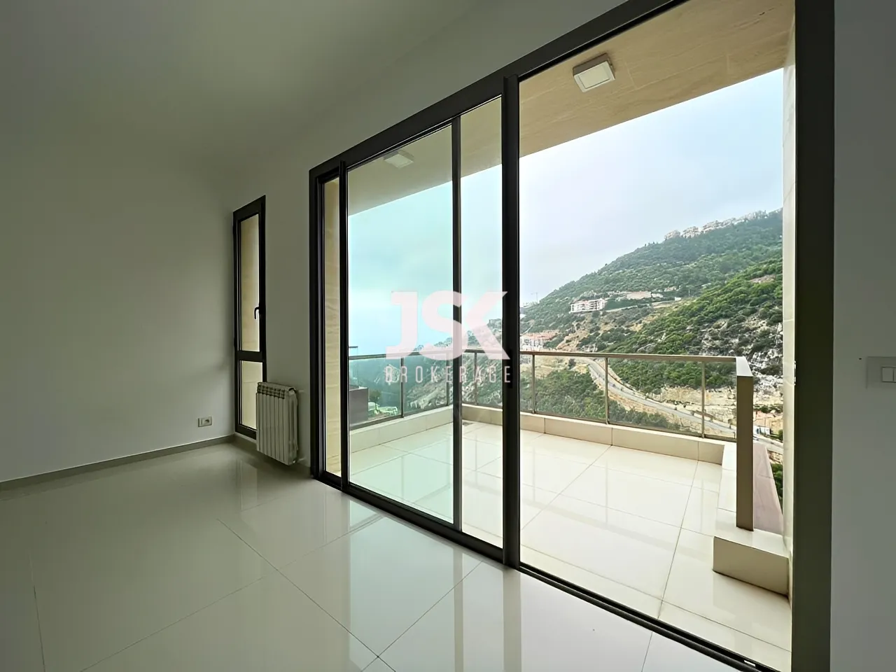 Apartment for Sale in Adma w Dafnah - 3 bed, 4 bath