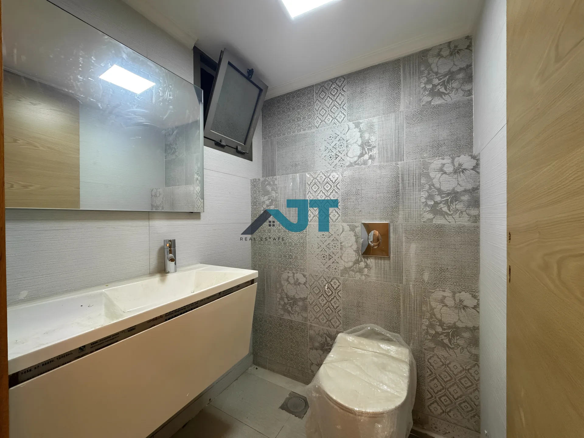 Apartment for Sale in Ain Aar