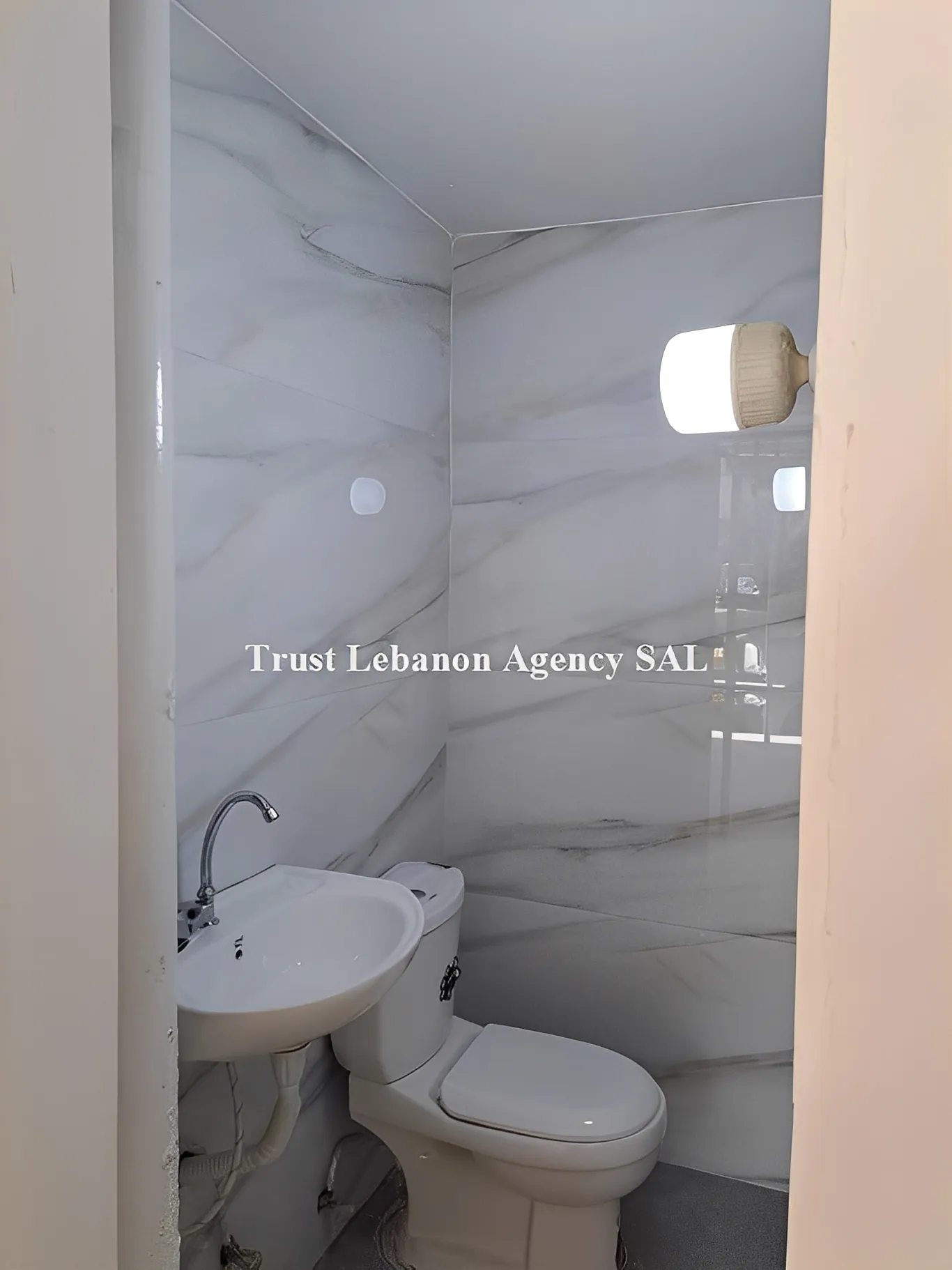 Shop for sale in Baabda, Ain Al Remmeneh