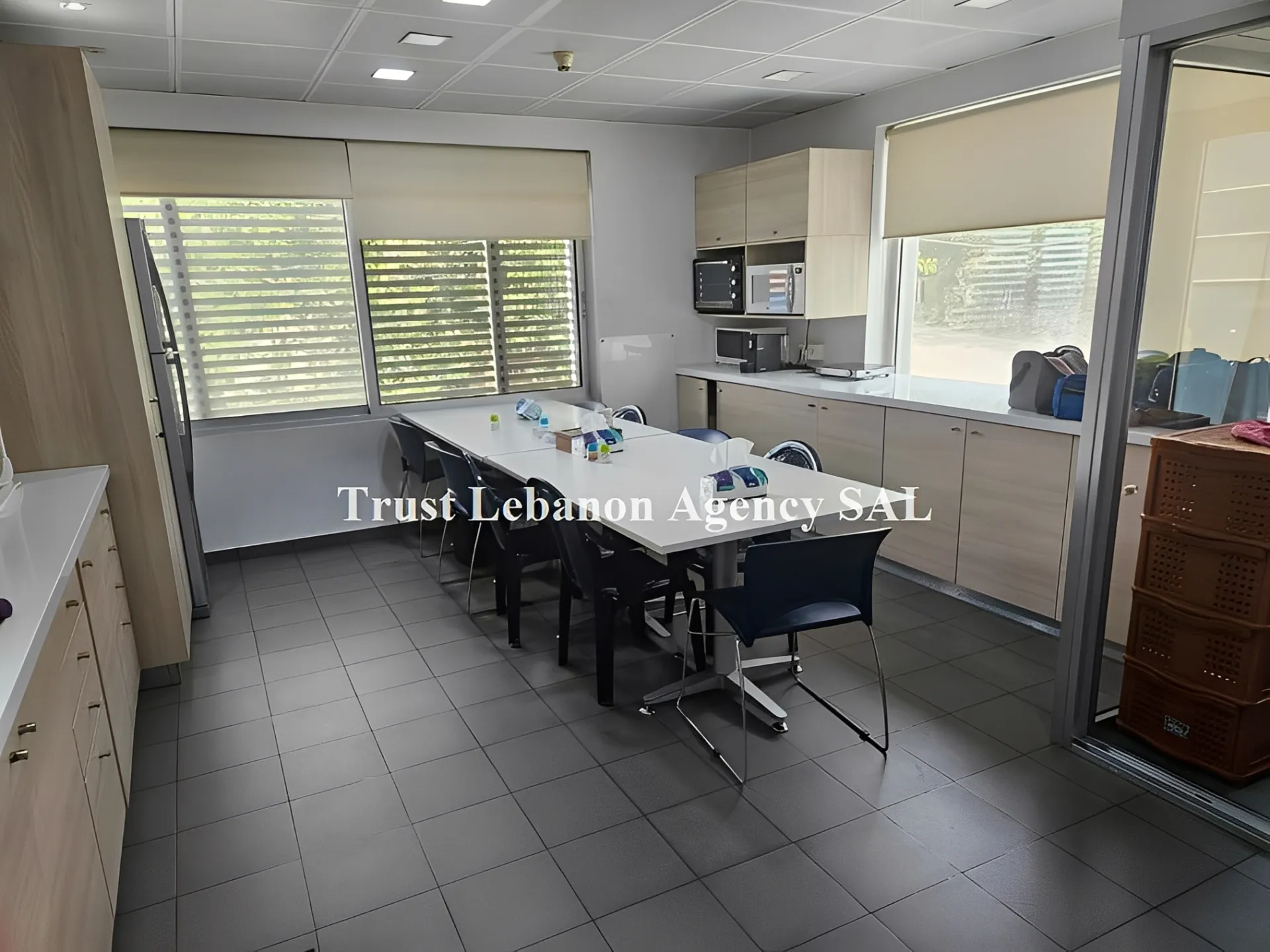 Office for rent in Metn, Dbayeh