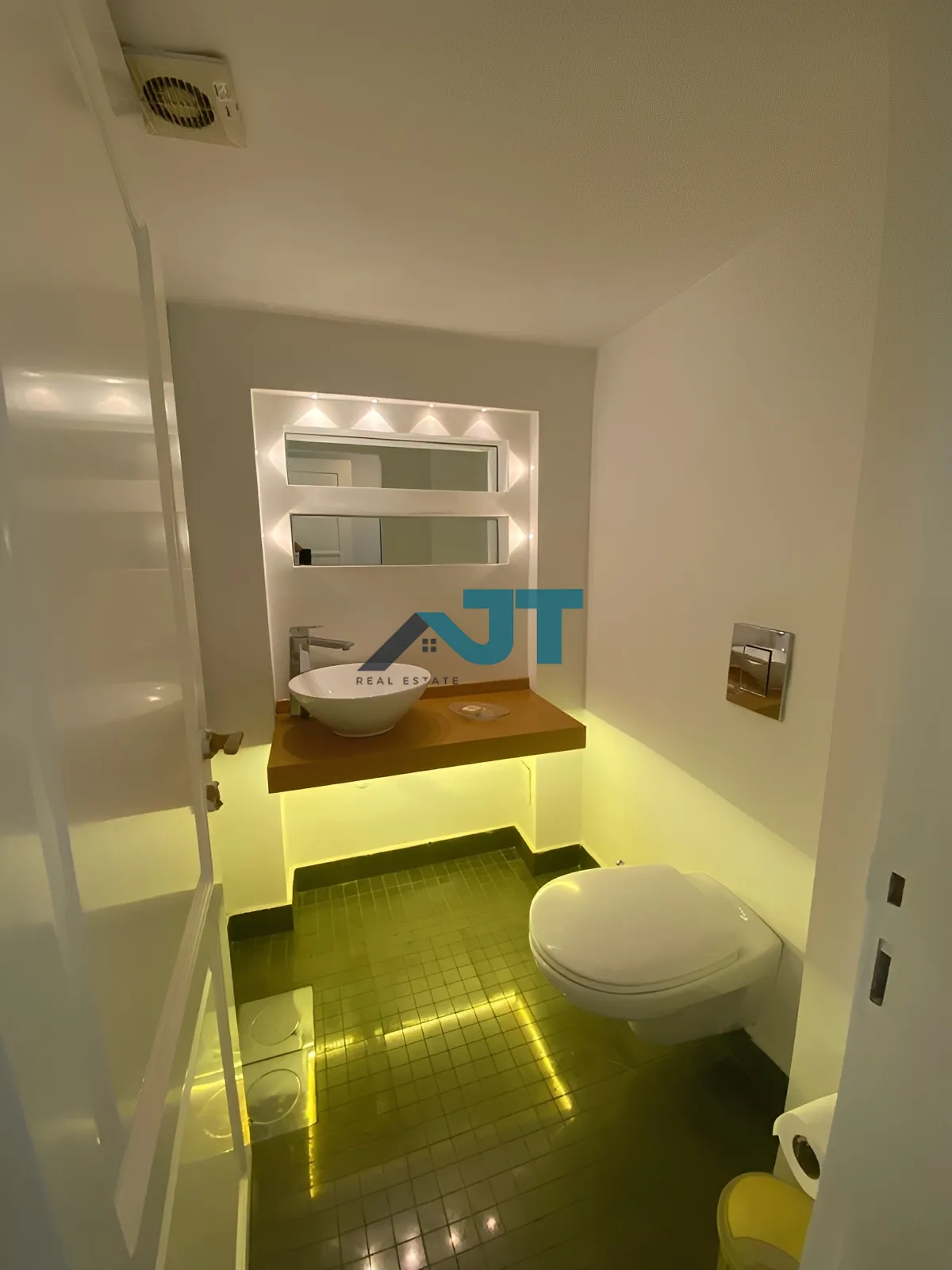 Apartment for Rent in Caree d'or, achrafieh