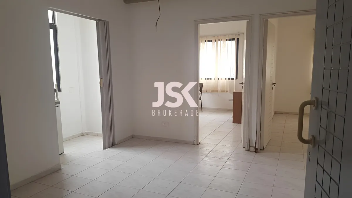 Office for rent in Ballouneh