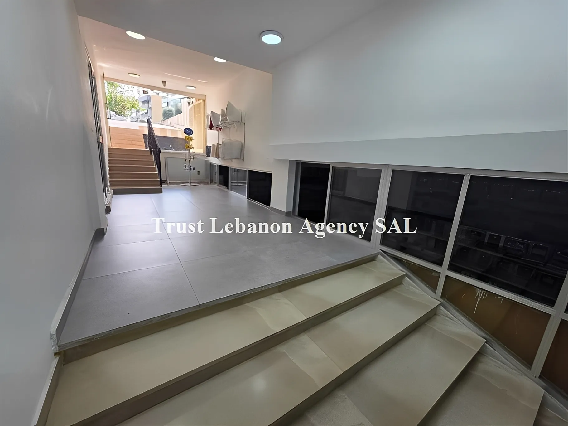 Shop for sale in Baabda, Hazmieh