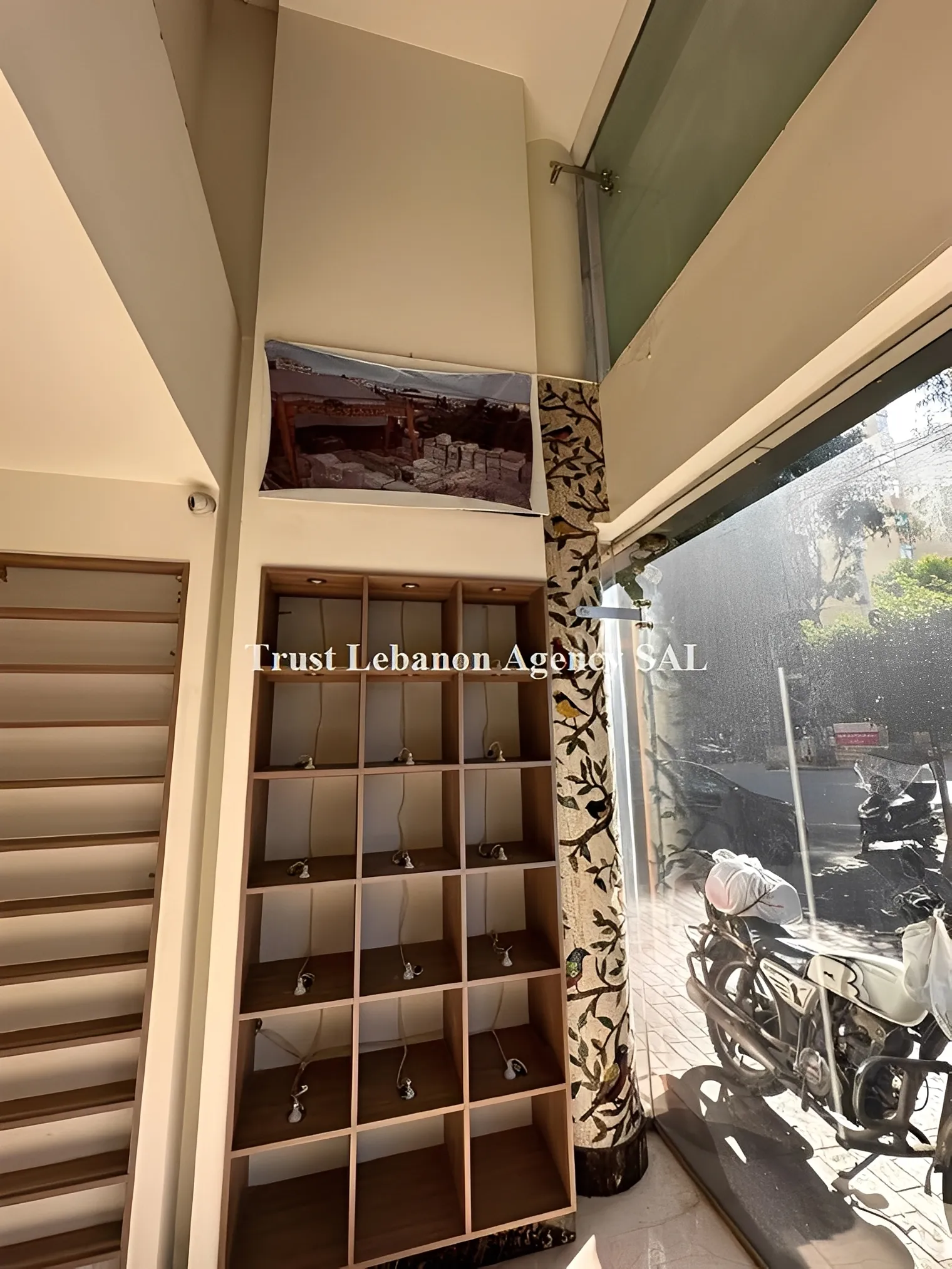Shop For Rent in Beirut, Unesco