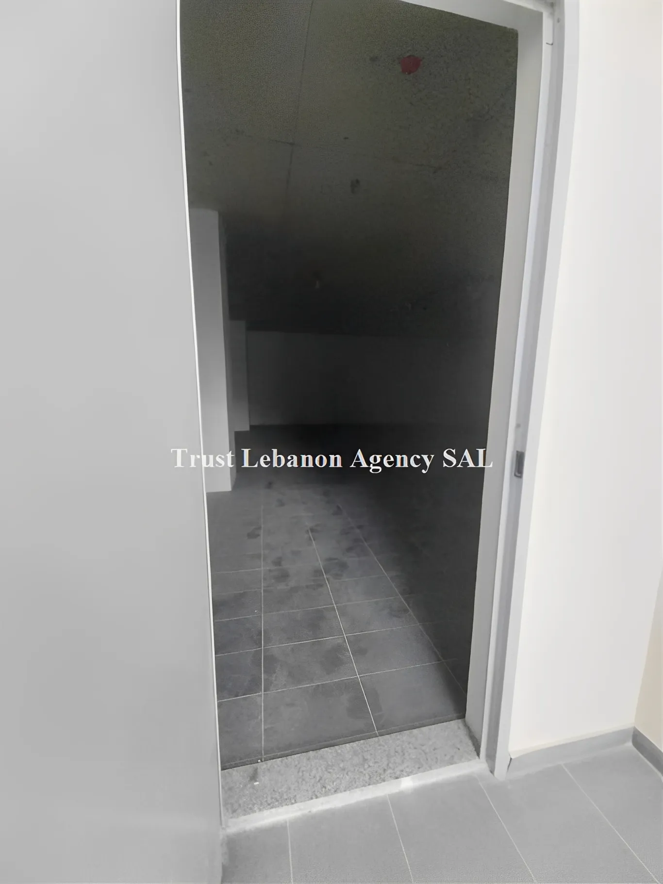 Shop for sale in Baabda, Louaizeh