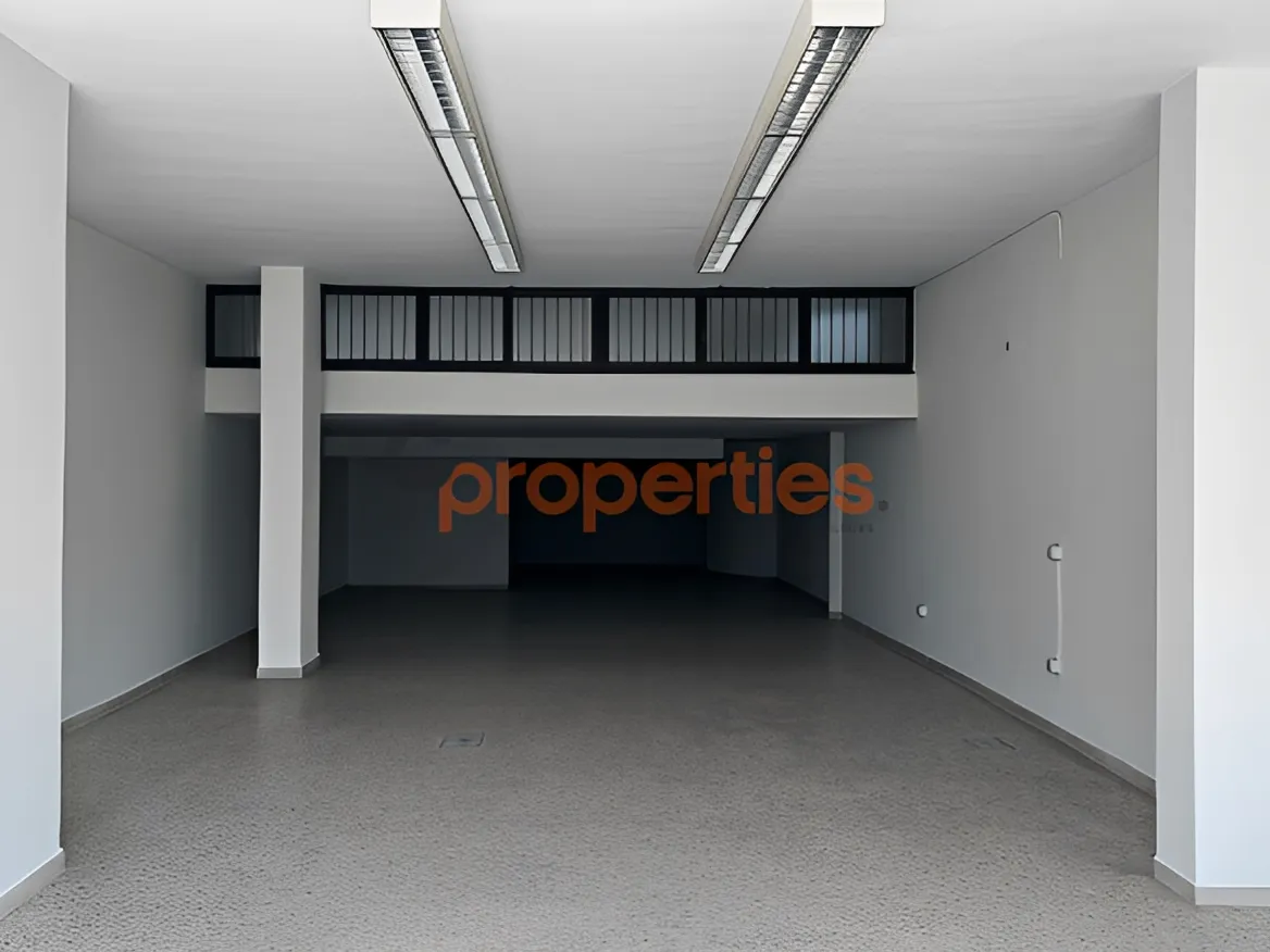Showroom for Sale in Dekwaneh