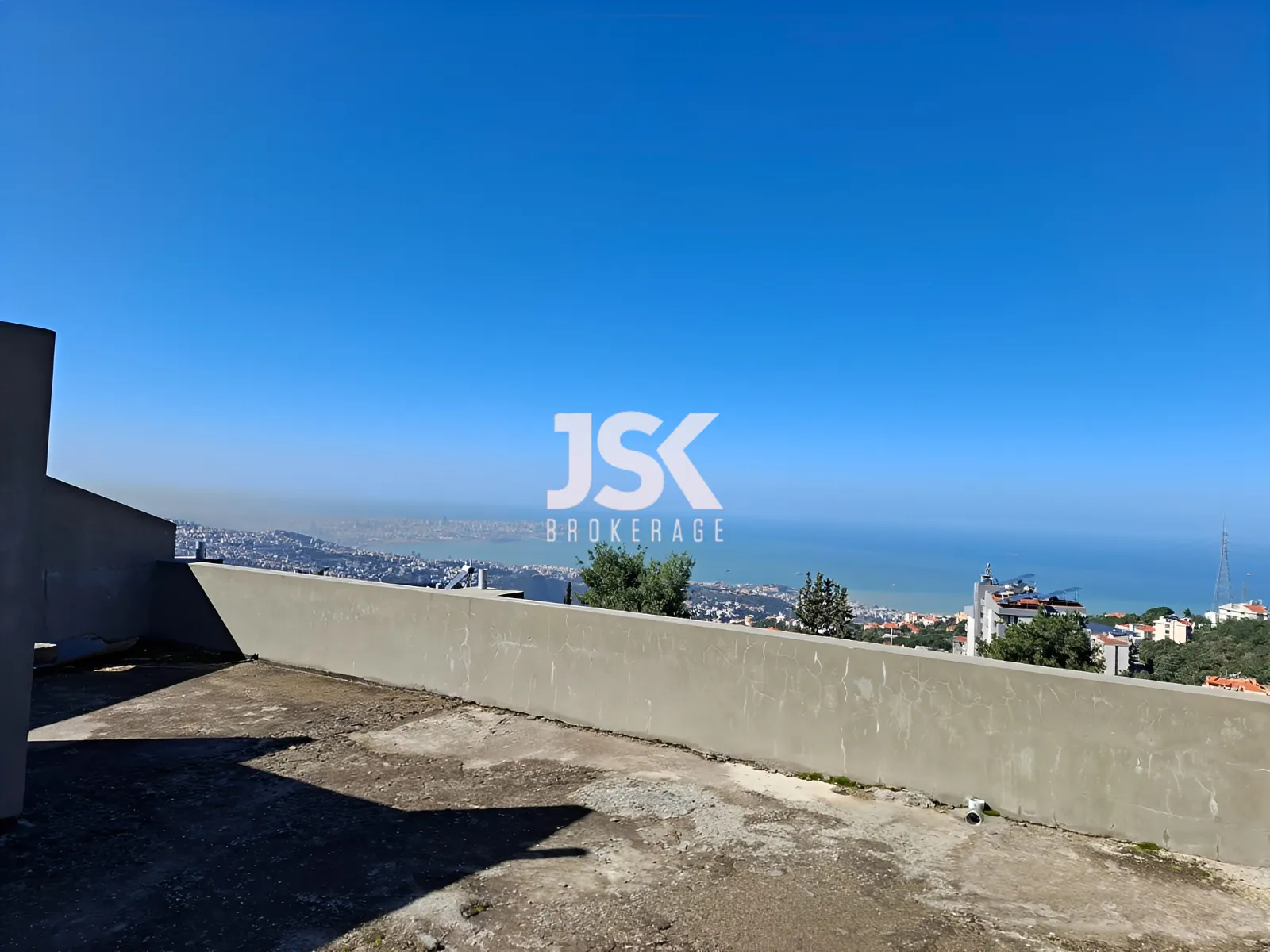 Building for Sale in Ballouneh