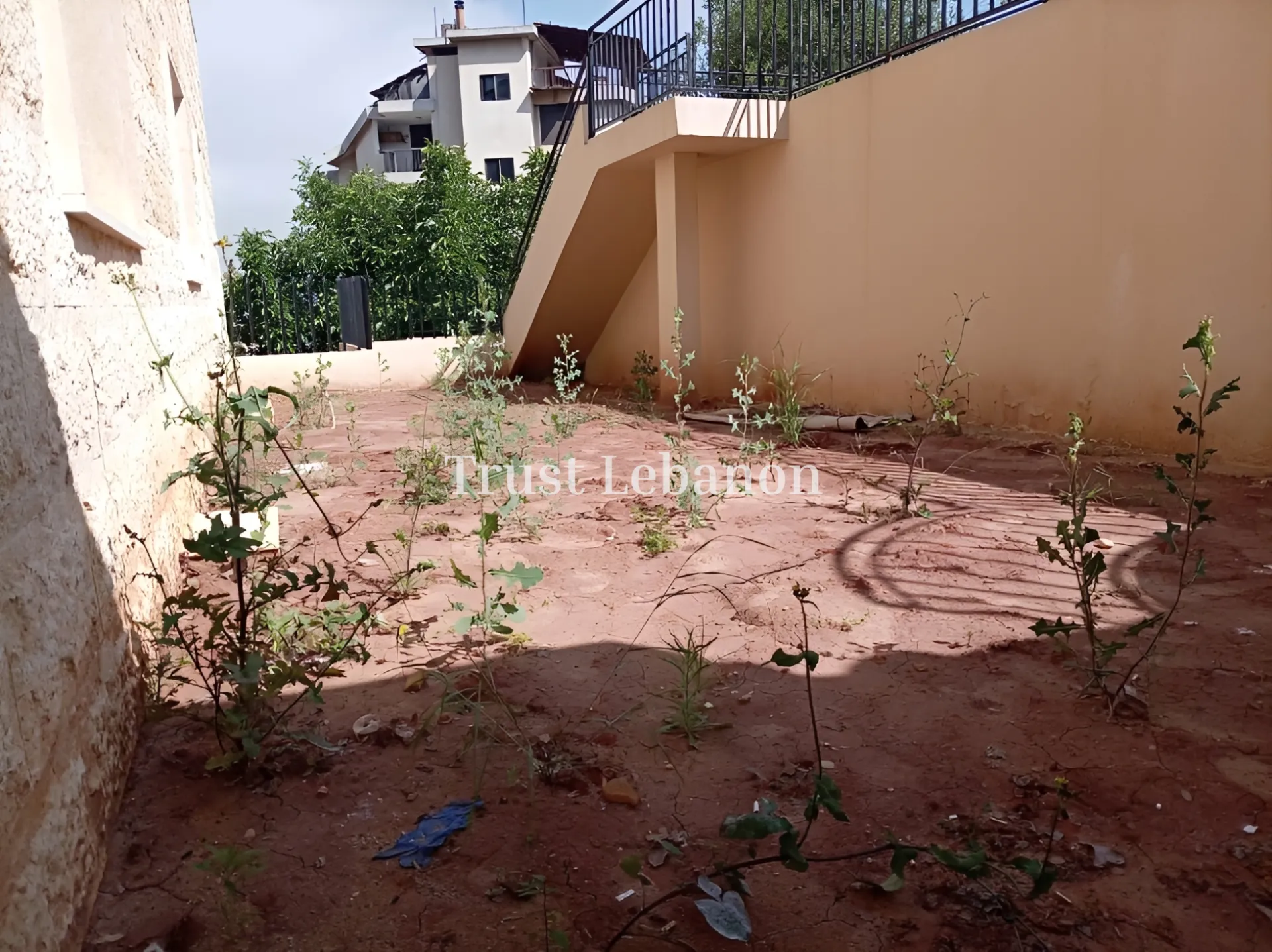 Apartment for sale in Jouret El Ballout, Lebanon - 3 bed, 3 bath