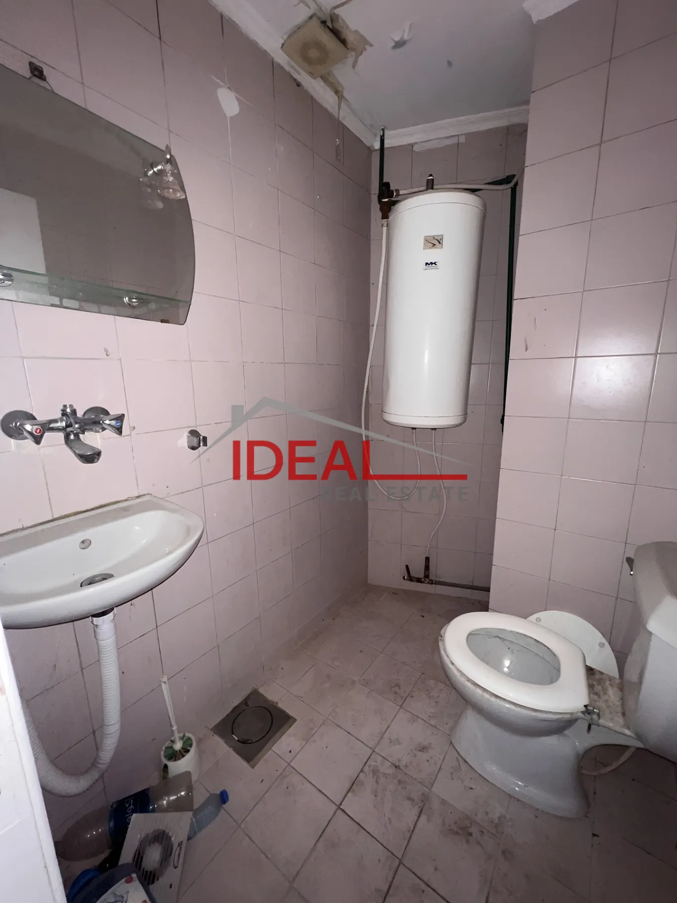 Shop for rent in Haret Sakher, Lebanon