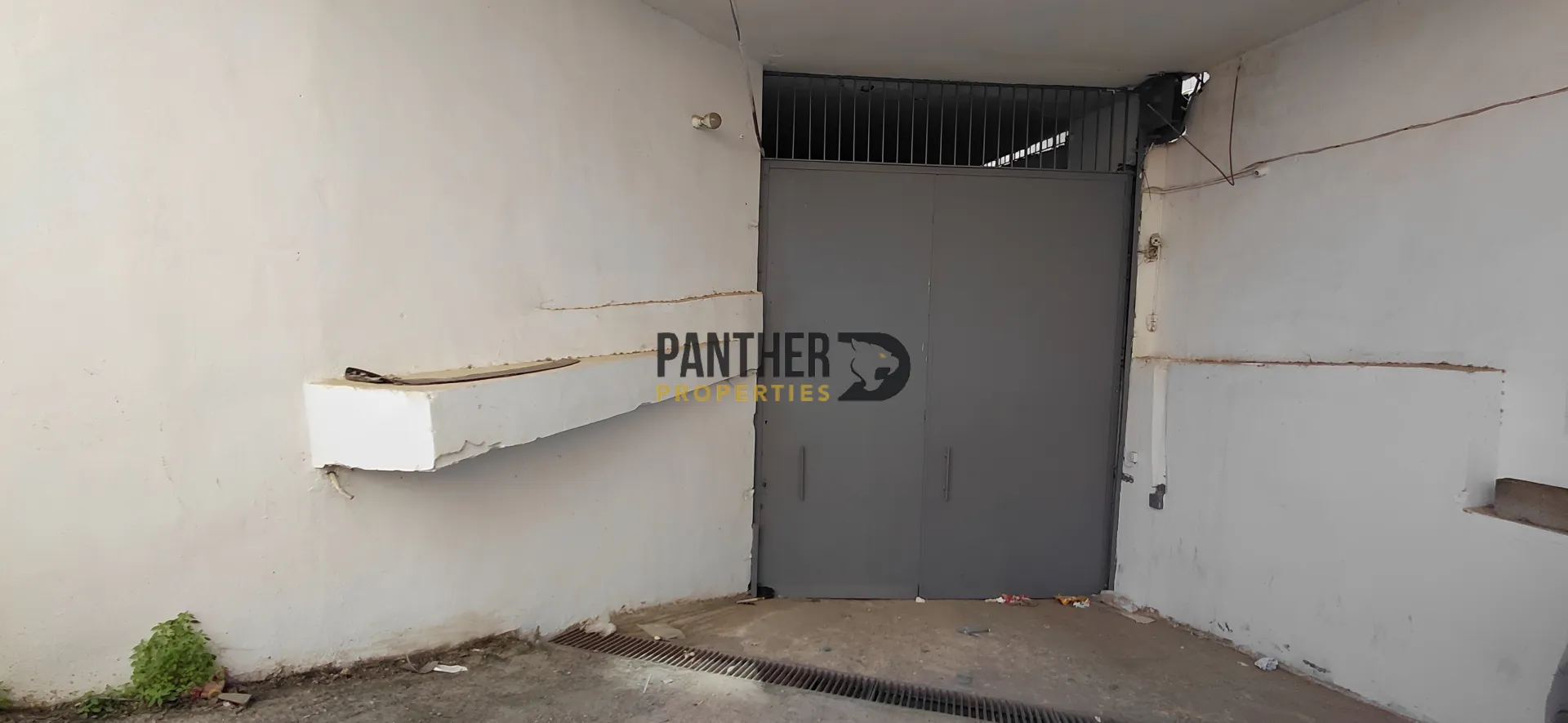 Warehouse for sale in Dekwaneh