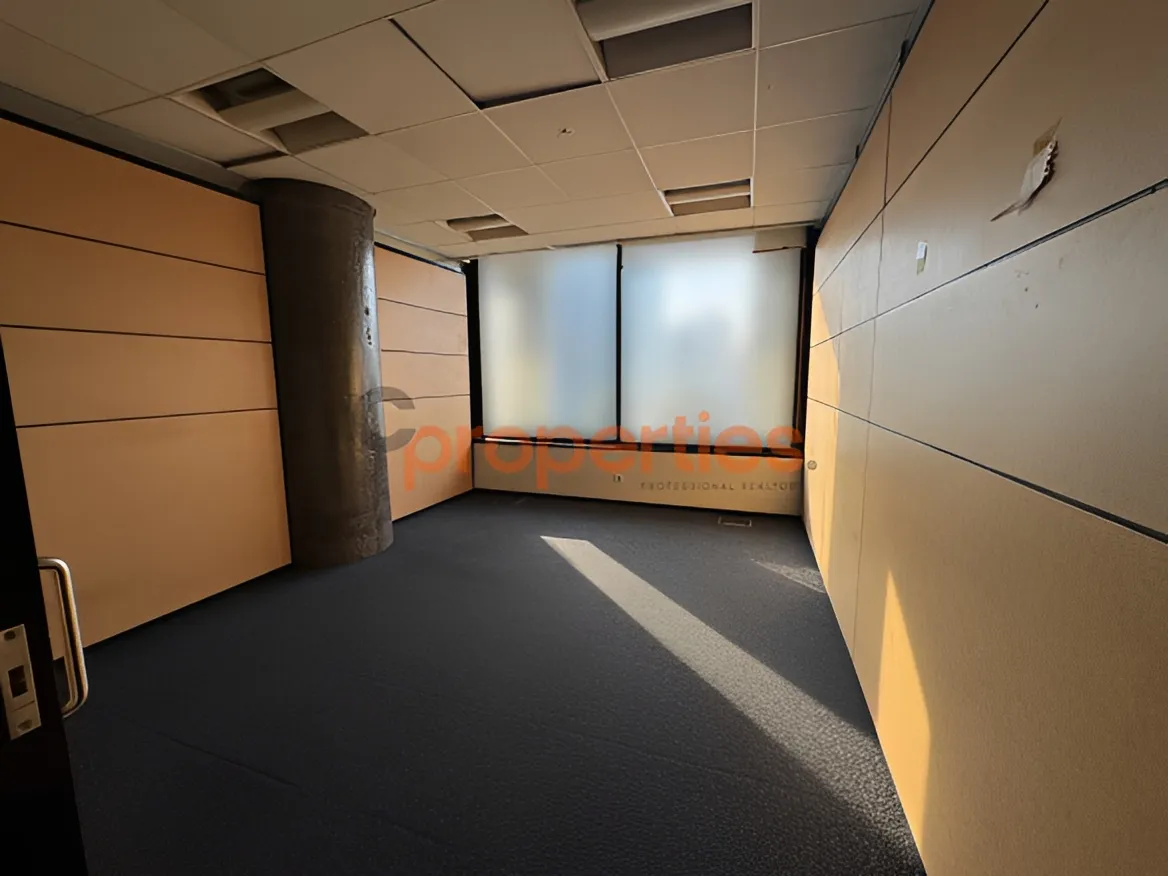 Office for Rent in Forn El Chebbak
