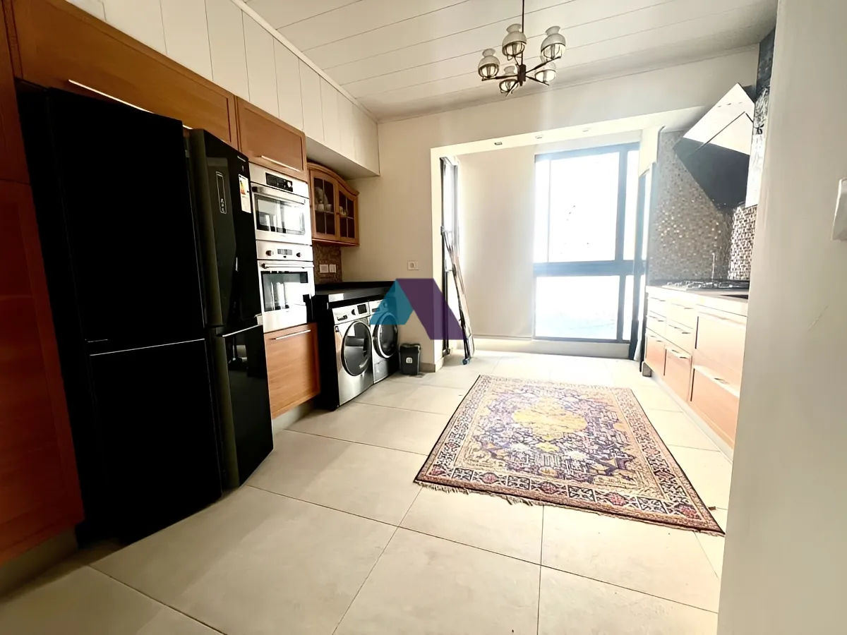 Apartment for Sale in Downtown - 3 bed, 4 bath