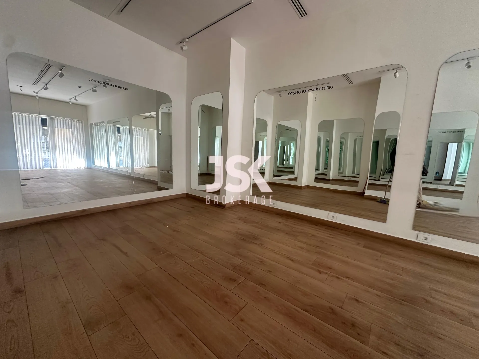 Shop for Rent in Downtown