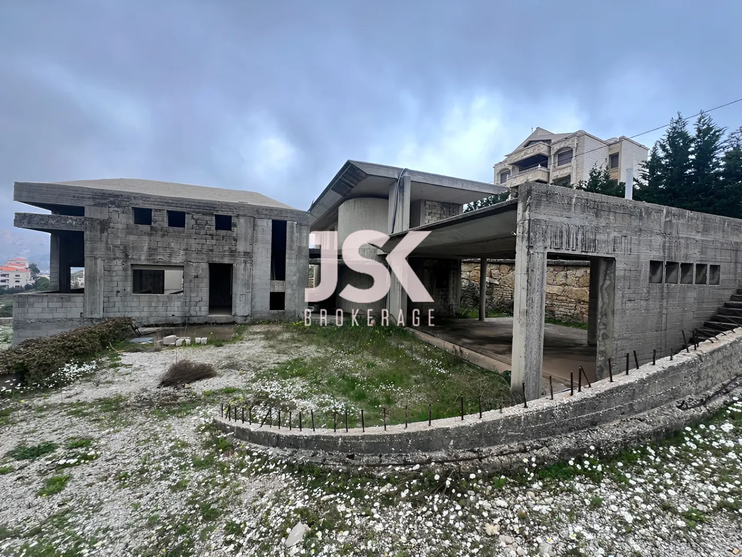 Villa for sale in Ain Al Jdide, Lebanon - 5 bed, 7 bath