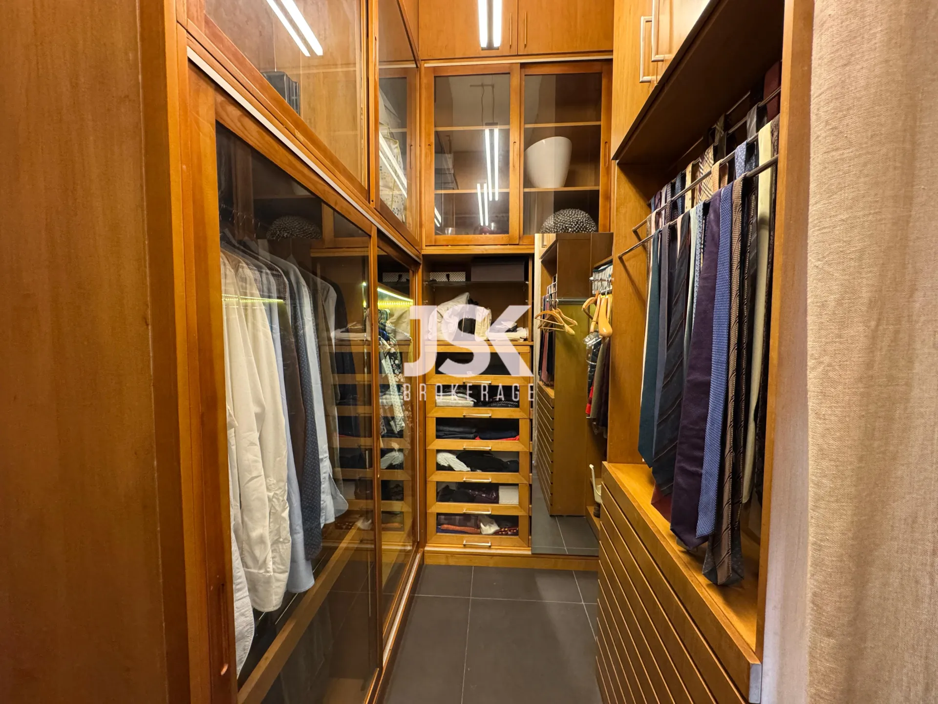 Apartment for Sale in Ras
