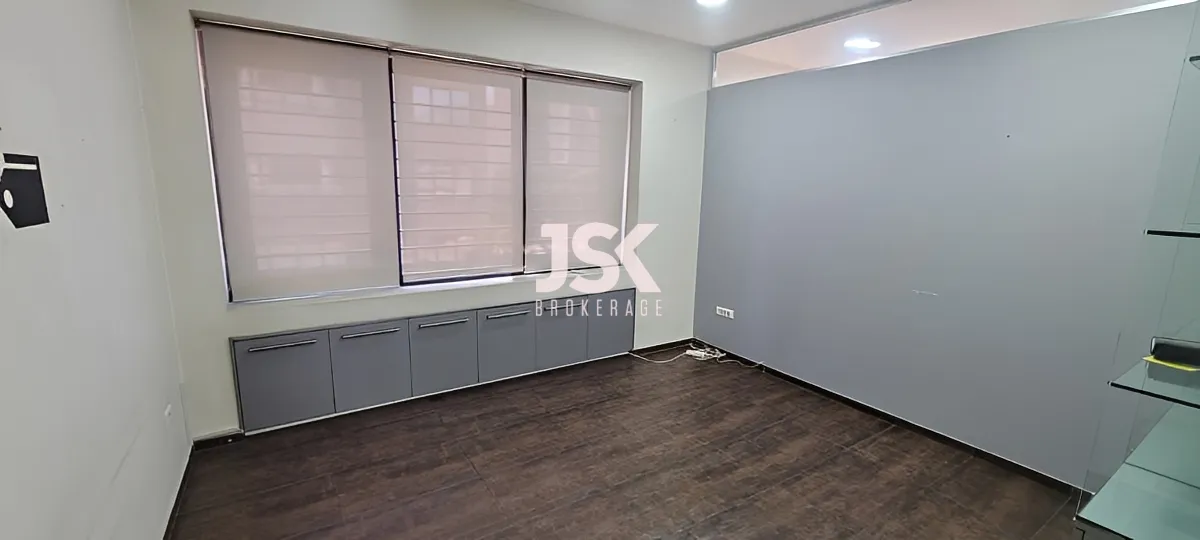 Office for rent in Sin El Fil
