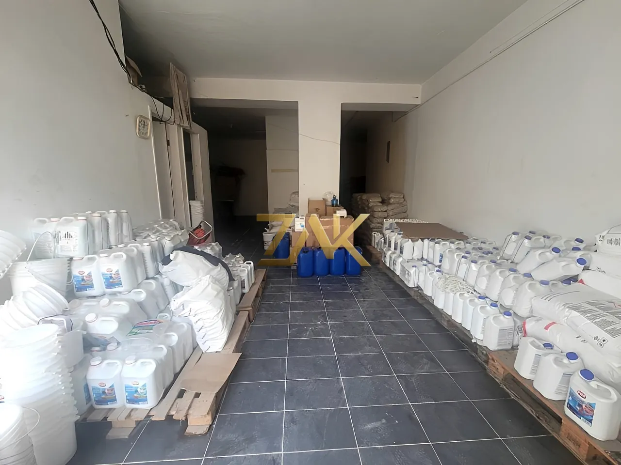 Commercial Property for Rent zouk el kharab