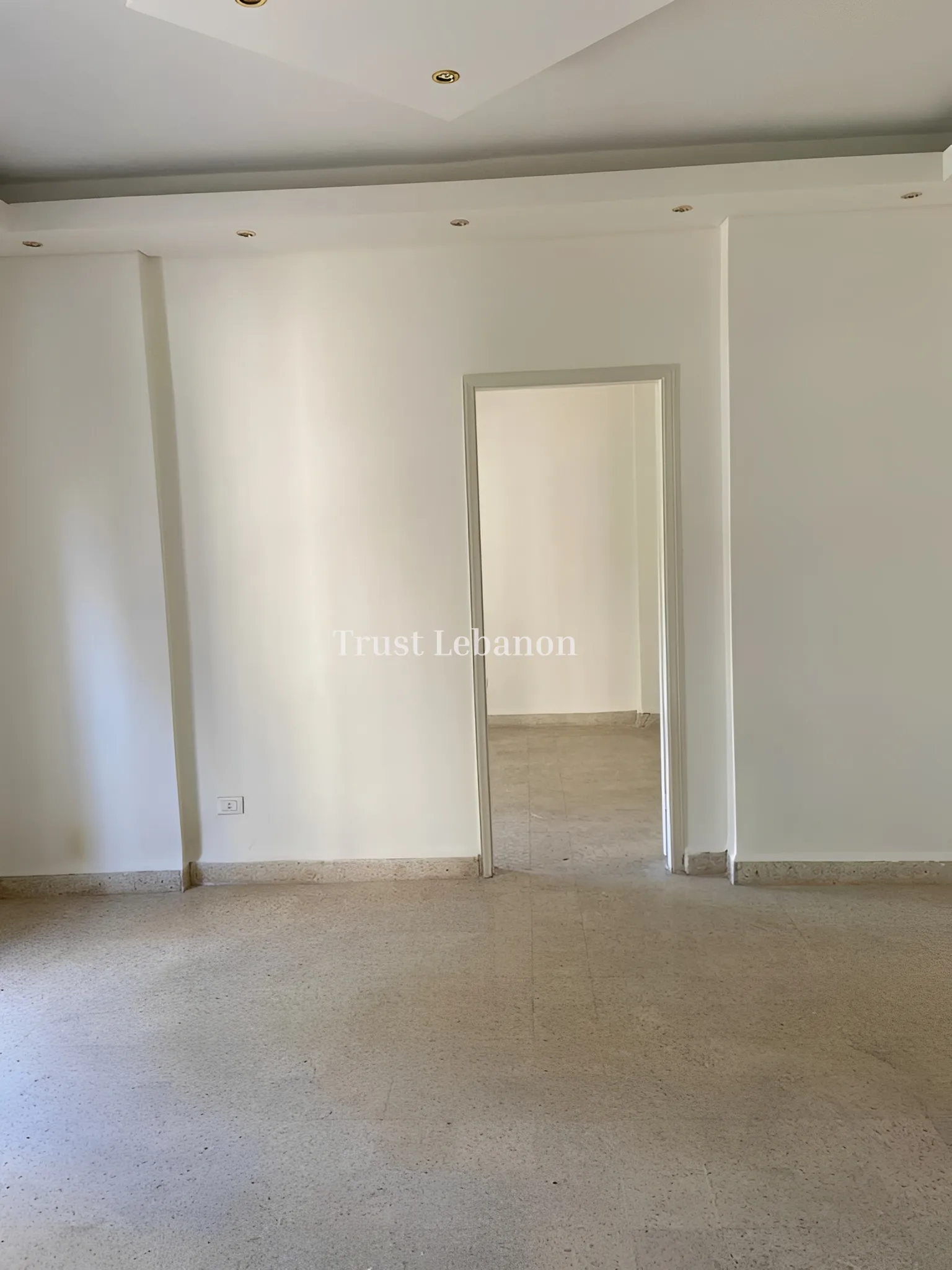 Office for rent in Ras Al Naba'a, Beirut, Lebanon
