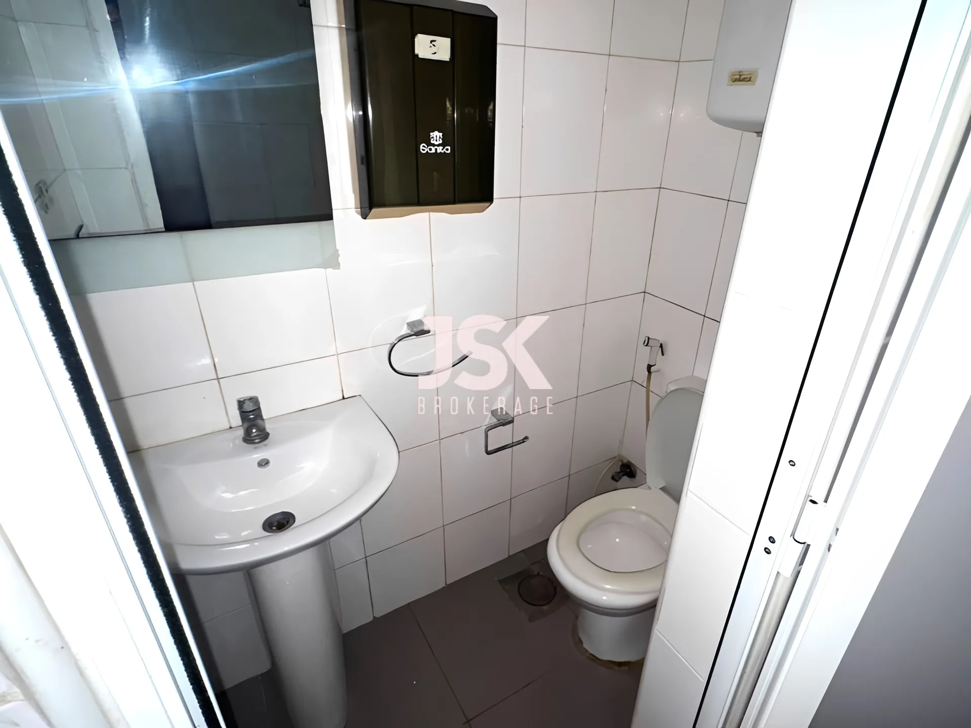 Office for Rent in Ras