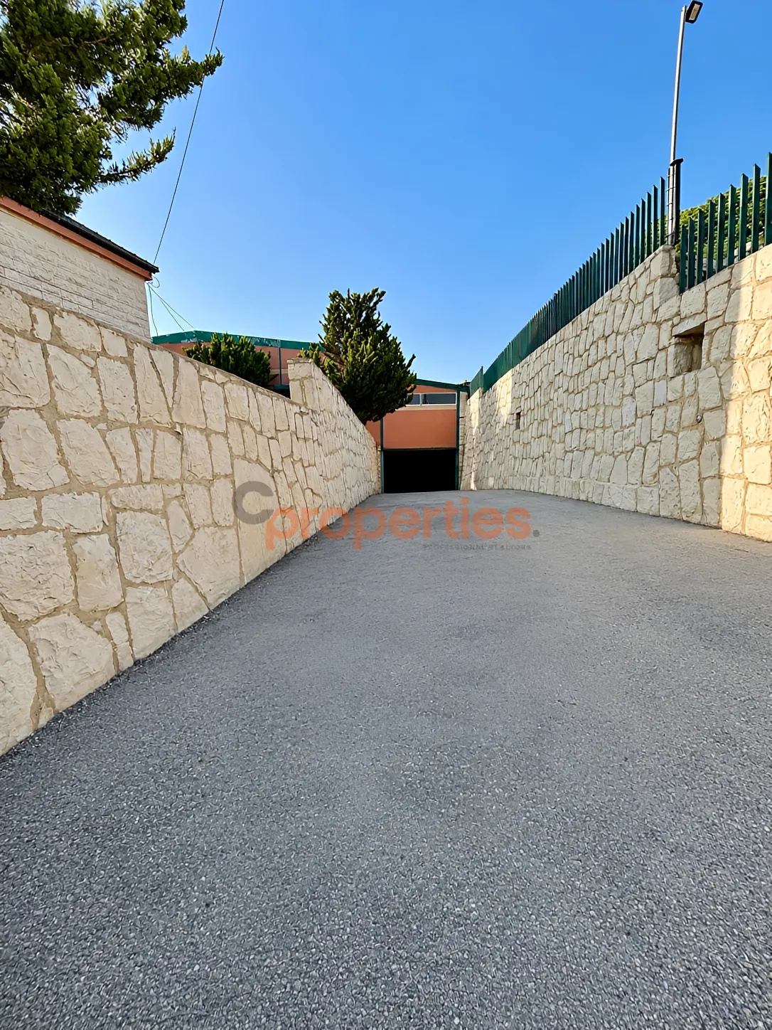 Industrial Unit for Sale in Halat