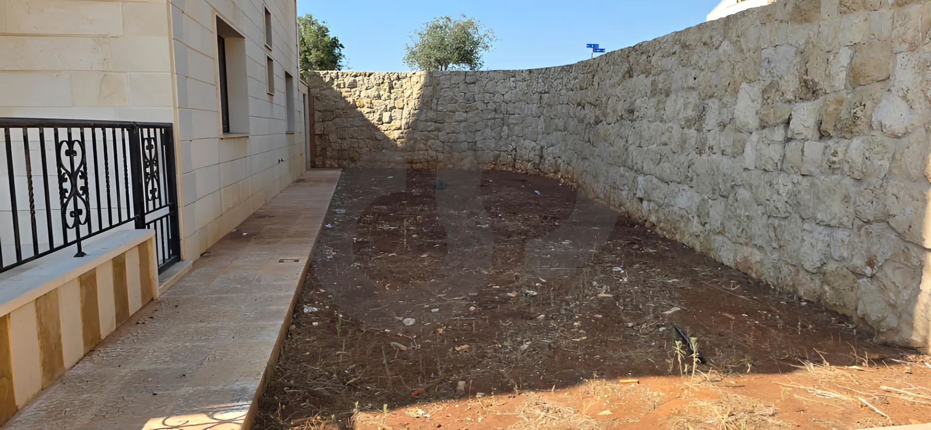 Building for Sale in Koura