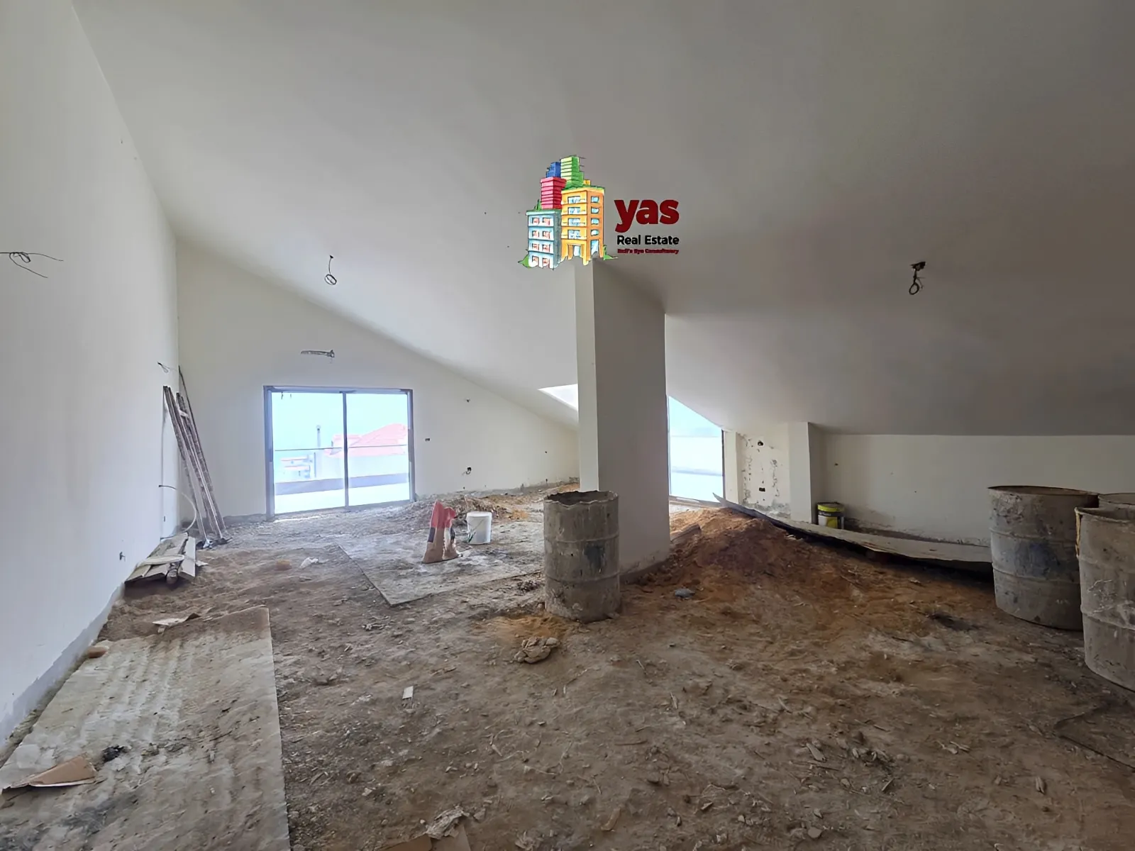 Apartment for Sale in Ballouneh - 2 bed, 2 bath