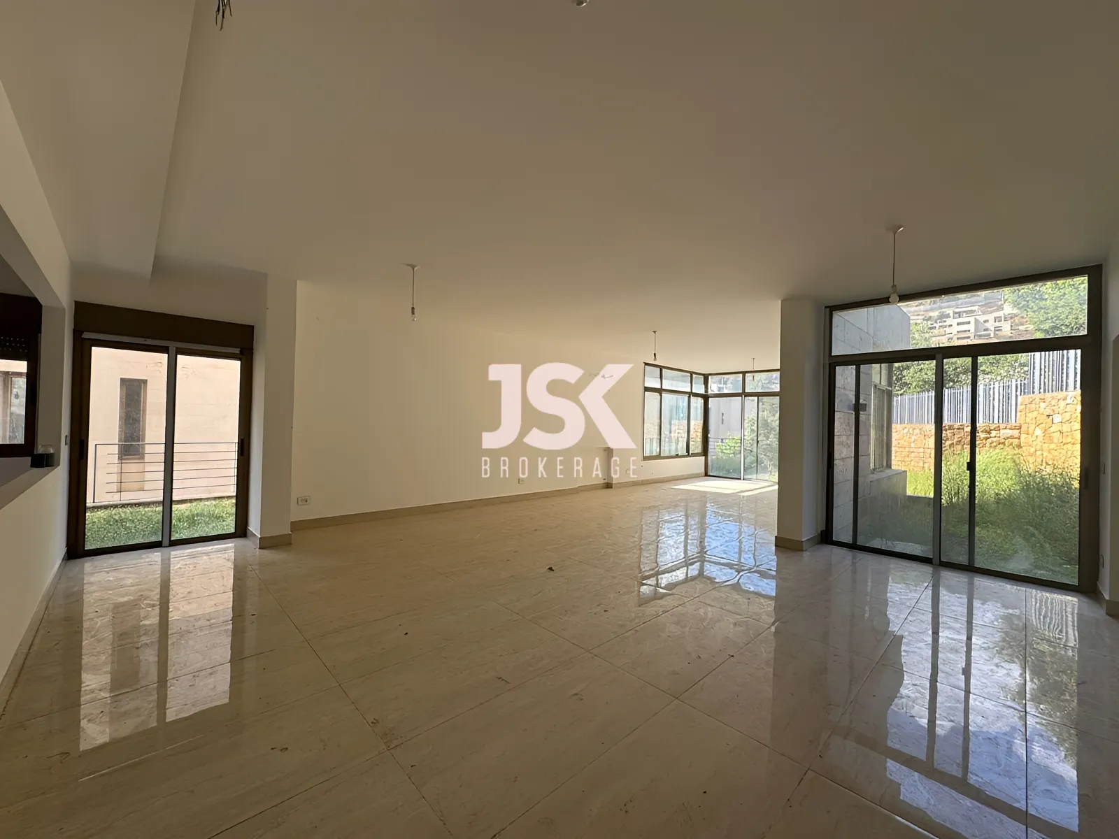 Apartment for Sale in Mansourieh - 3 bed, 4 bath
