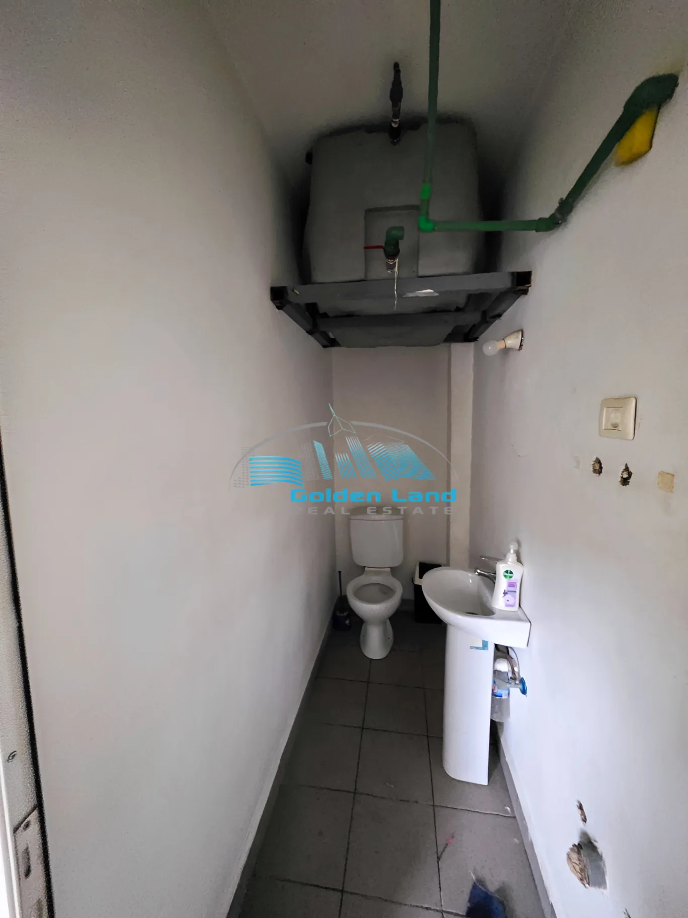 Shop for rent in Mazraat Yachoua, Lebanon
