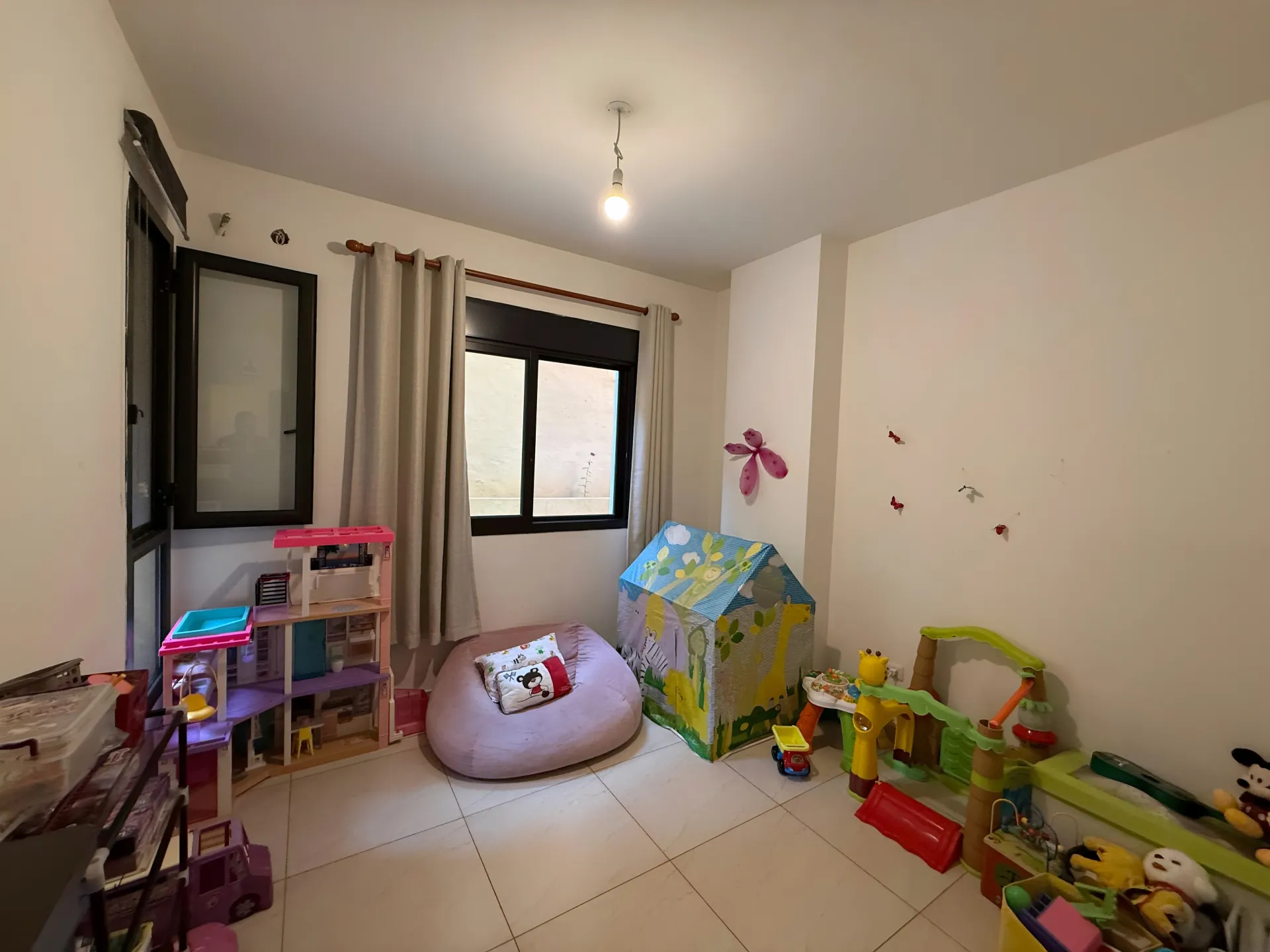 Apartment for Sale in Ballouneh - 3 bed, 4 bath