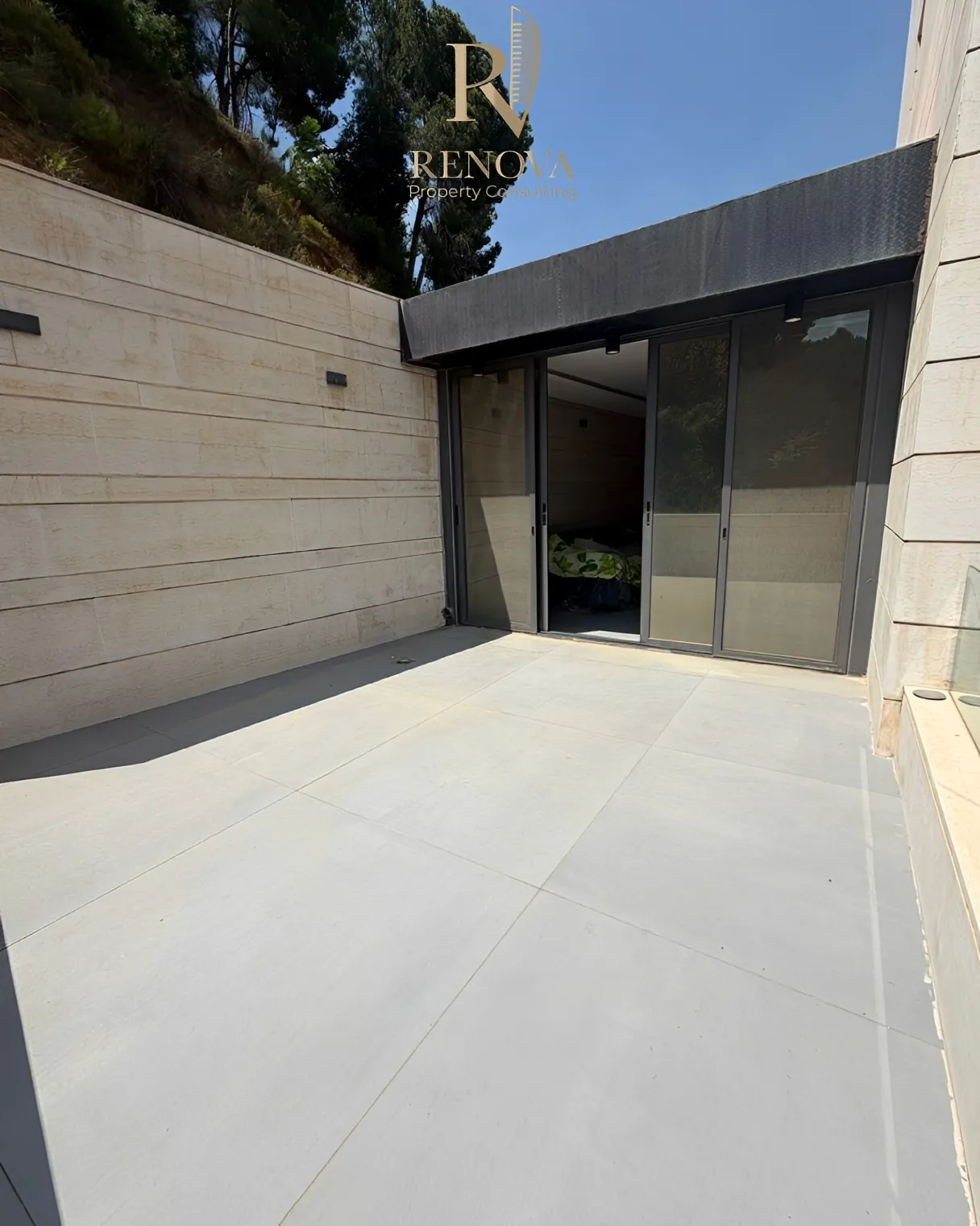 Building for rent in Mansourieh, Lebanon