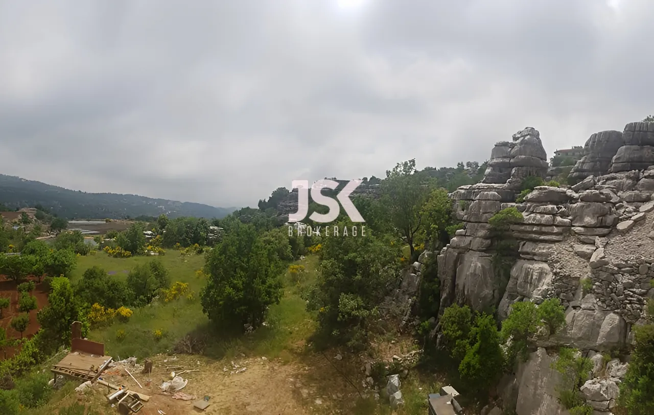 Building for Sale in Faitroun