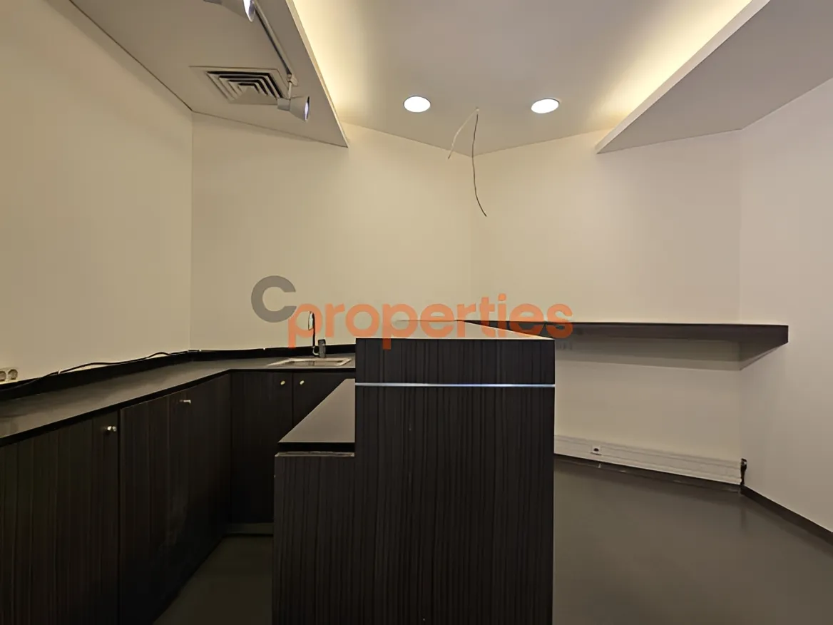 Office for Rent in Forn El Chebbak