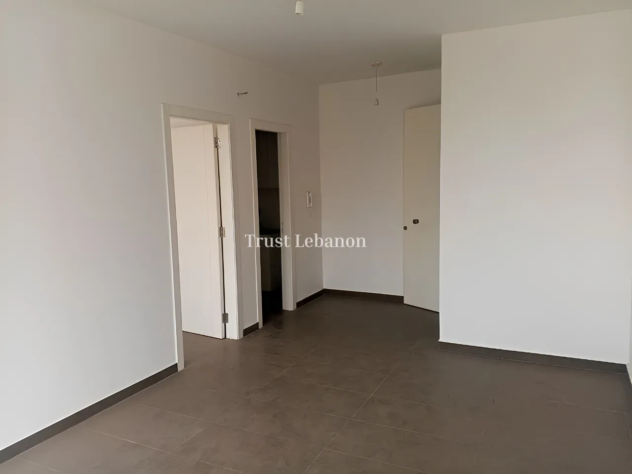 Office for rent in Ain el remmeneh, baabda