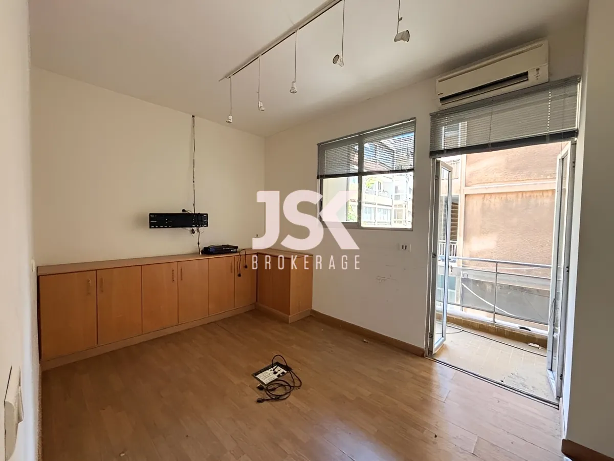 Office for Sale in Badaro