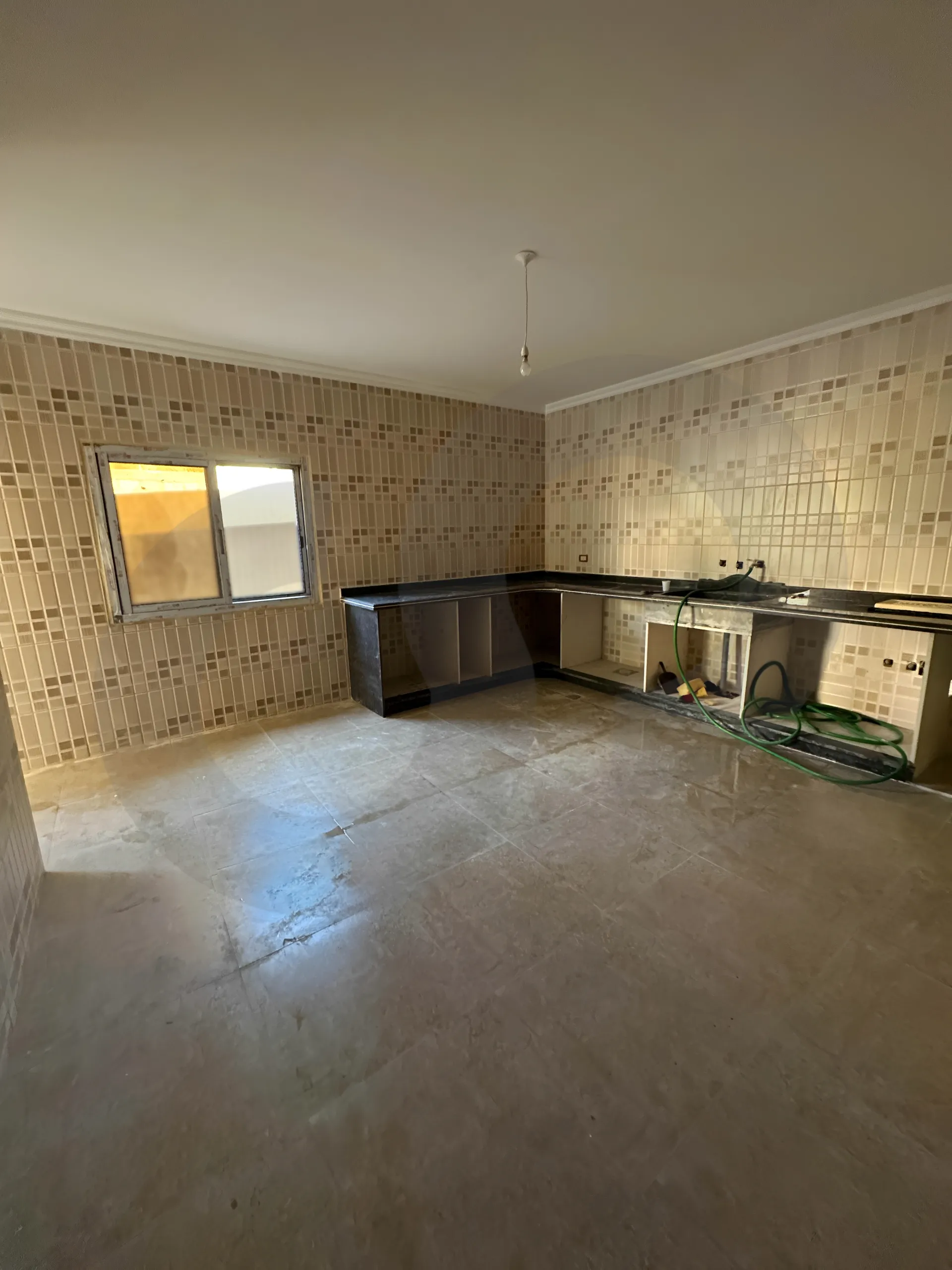 Building for Sale in Ain Ed Delb
