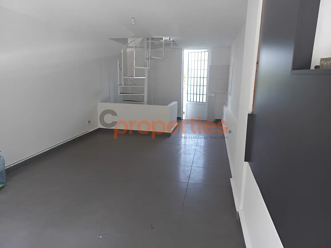 Showroom for Rent in Cornet Chahwan