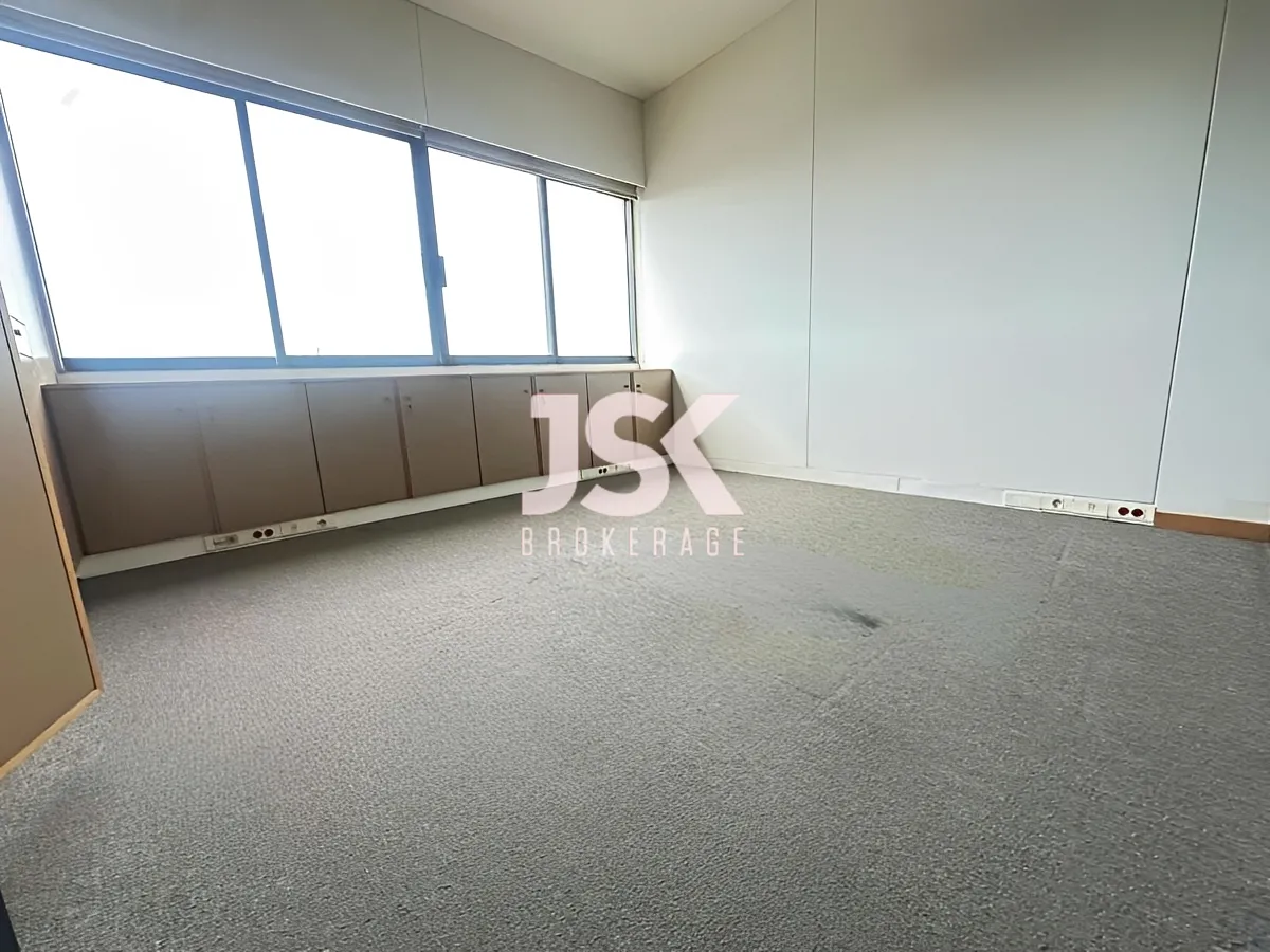Office for rent in Daoura