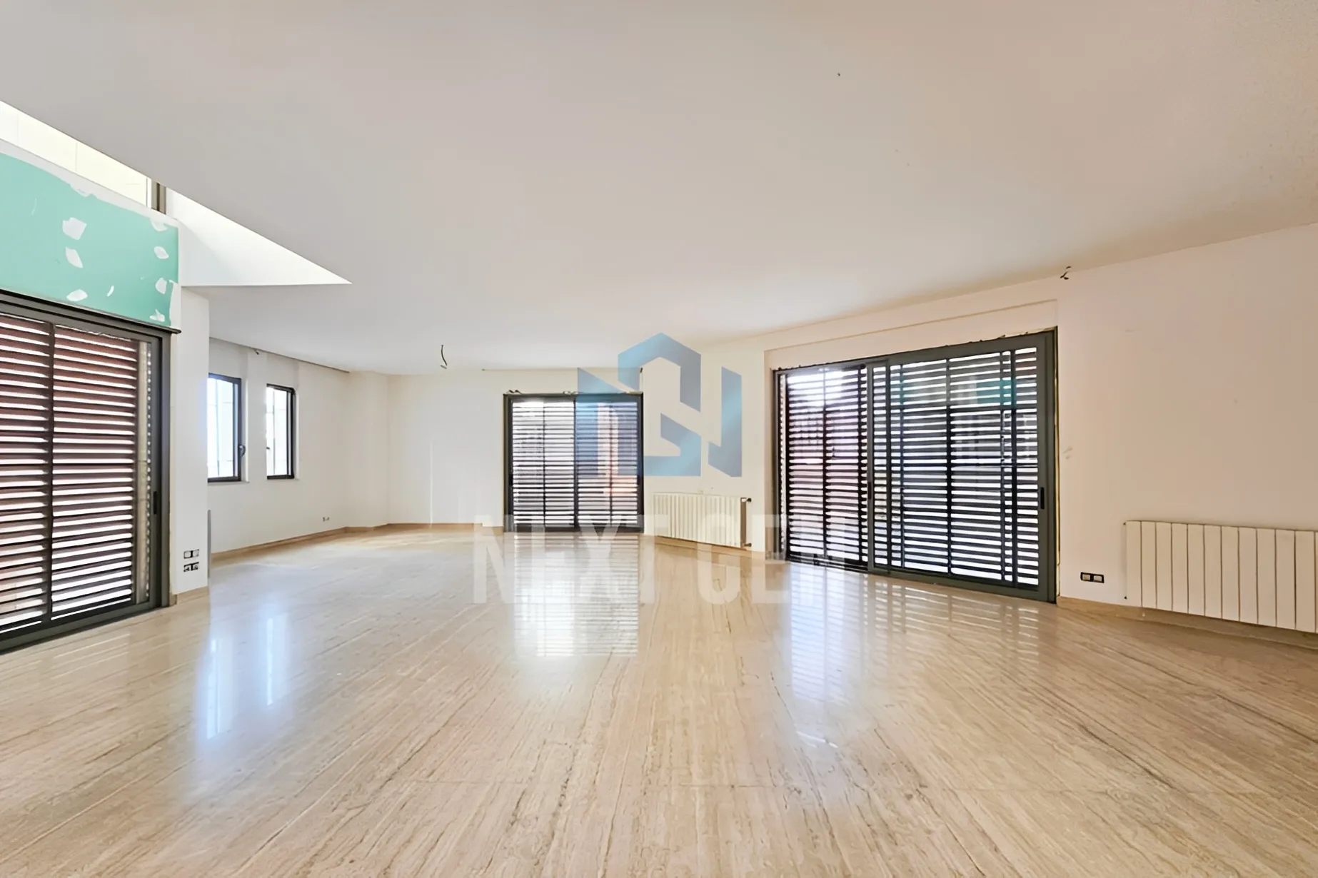 Apartment for rent in Achrafieh, Beirut, Lebanon - 4 bed, 6 bath