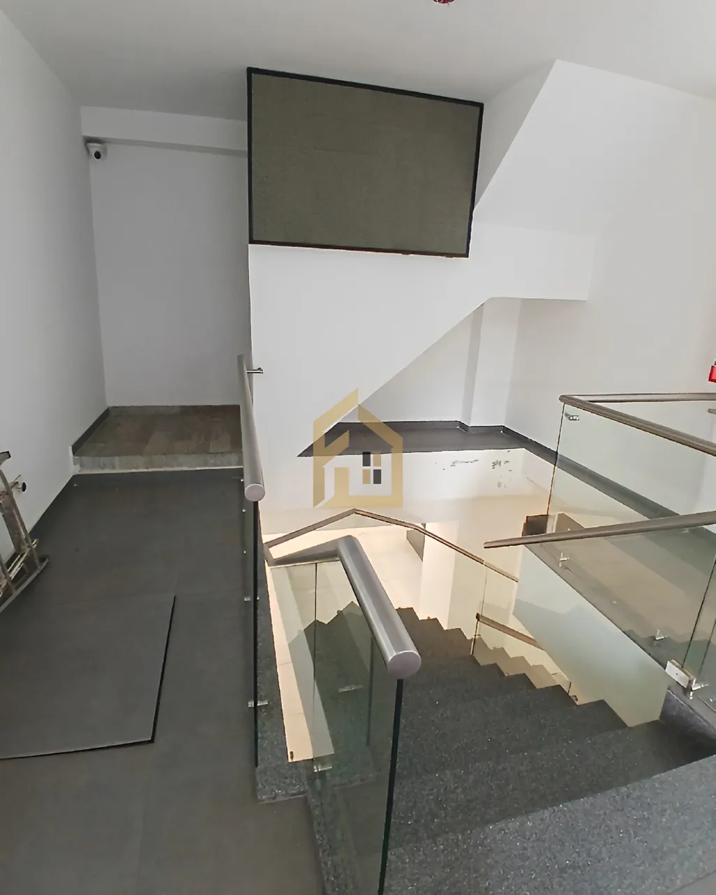 Showroom for rent in Daoura, Lebanon