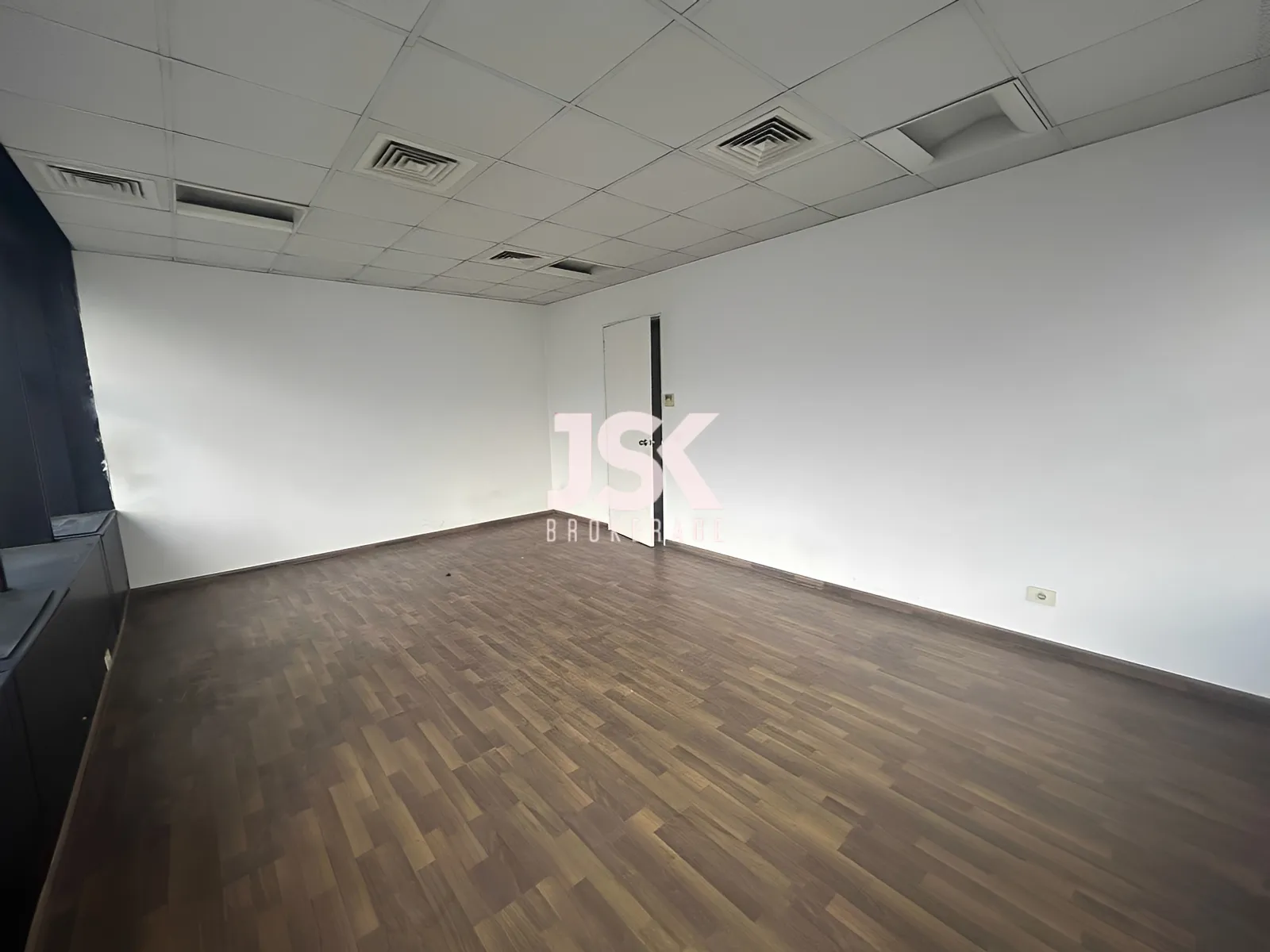 Office for Rent in Ras