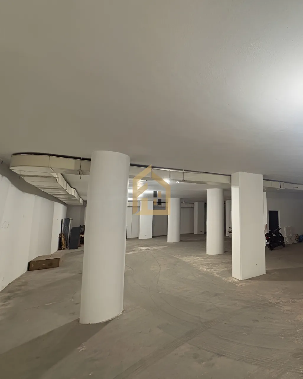 Warehouse for rent in Ramleh Al Bayda, Beirut, Lebanon