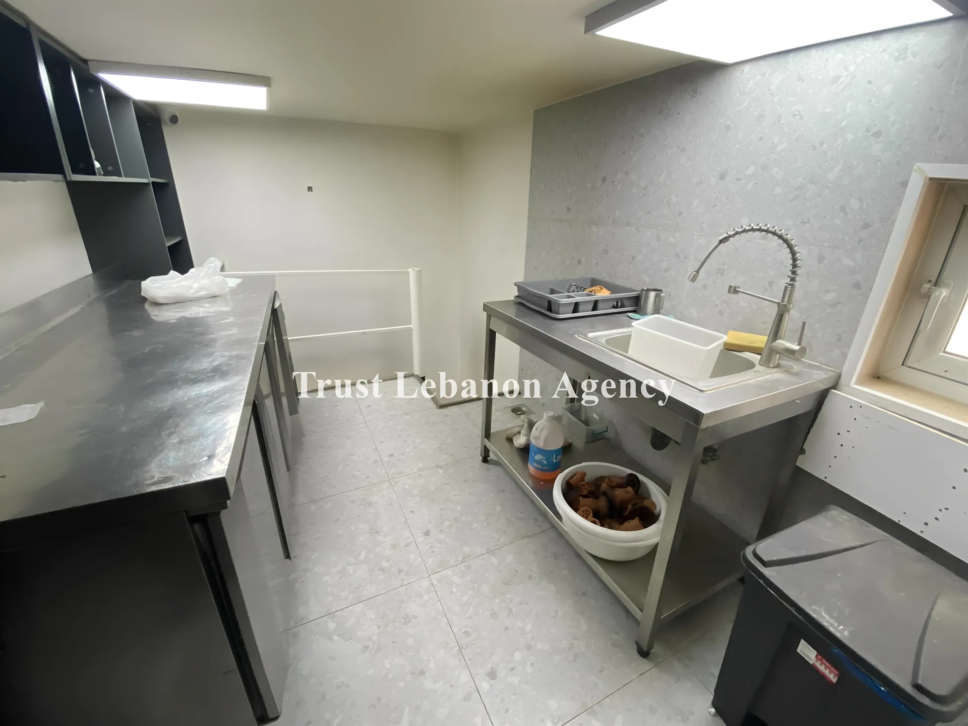 Shop for rent in Beirut, Badaro
