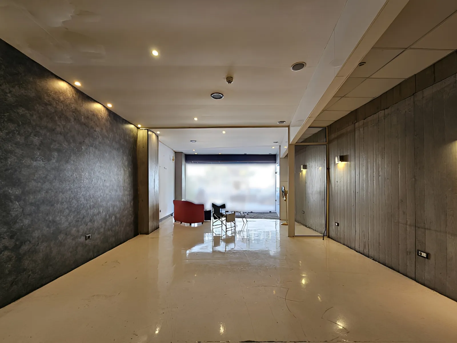 Showroom for Rent in Verdun