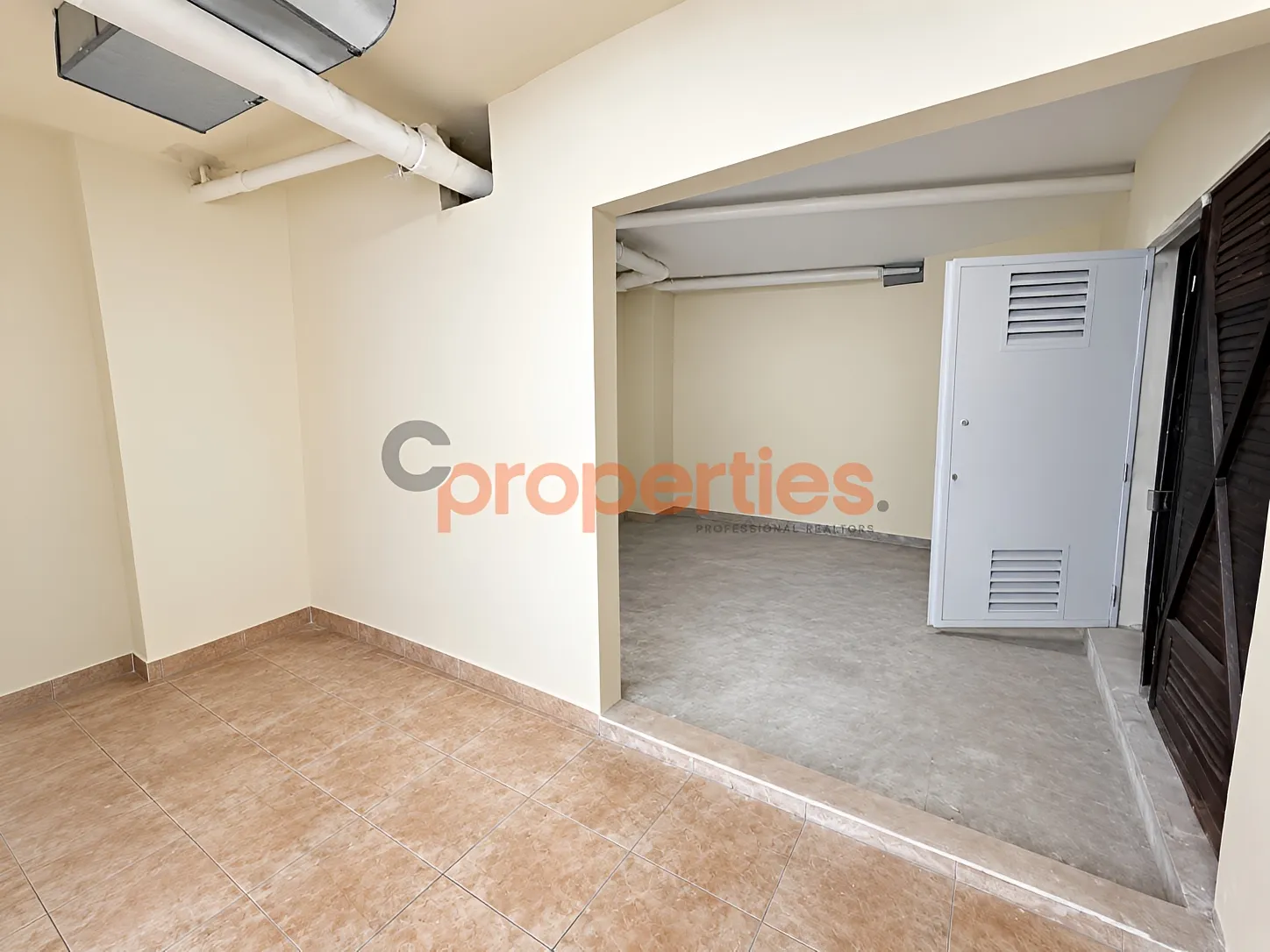 Warehouse for Sale in Sioufi